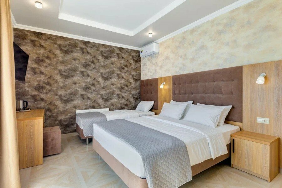 Трехместный номер с балконом