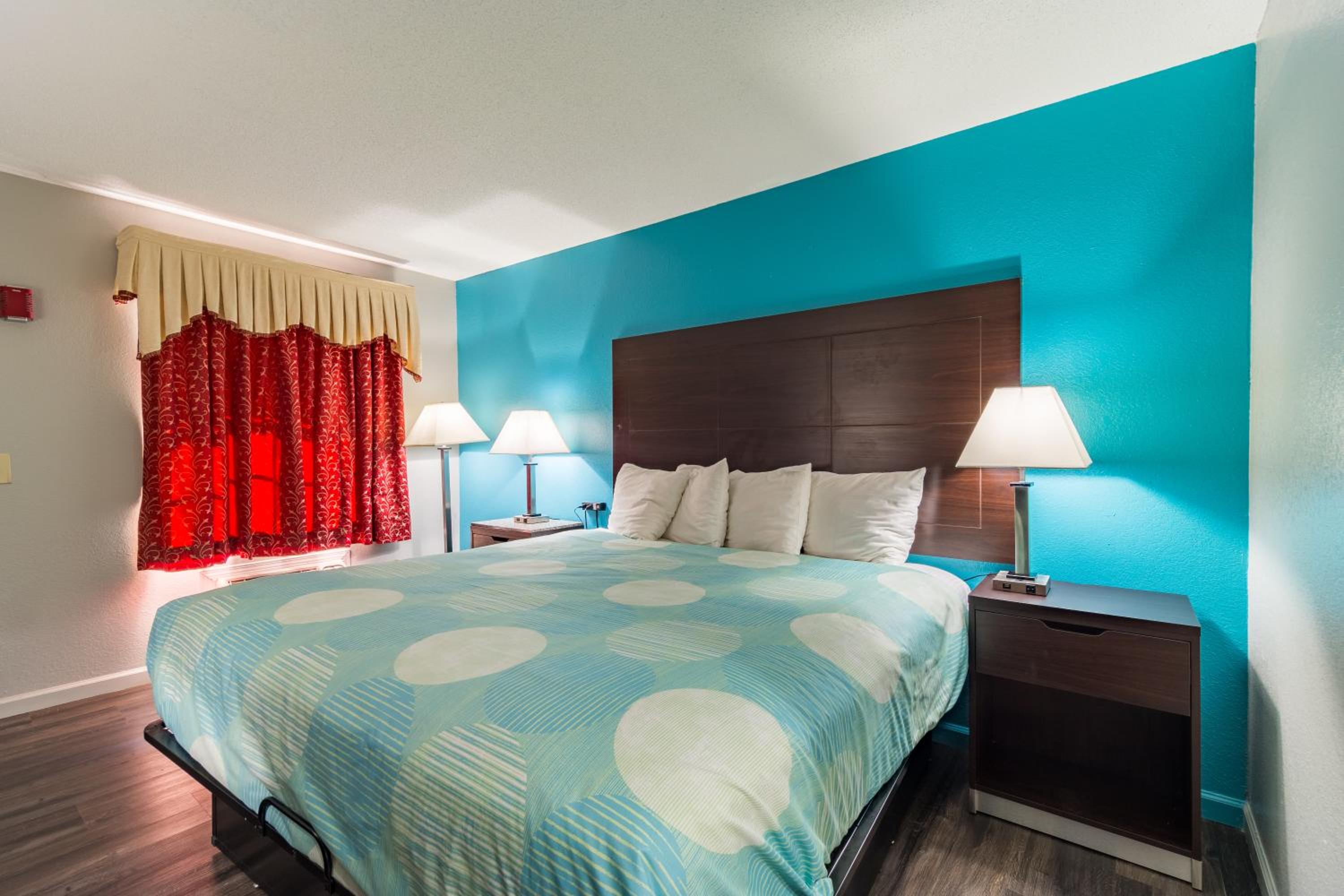 King Room - Non-Smoking