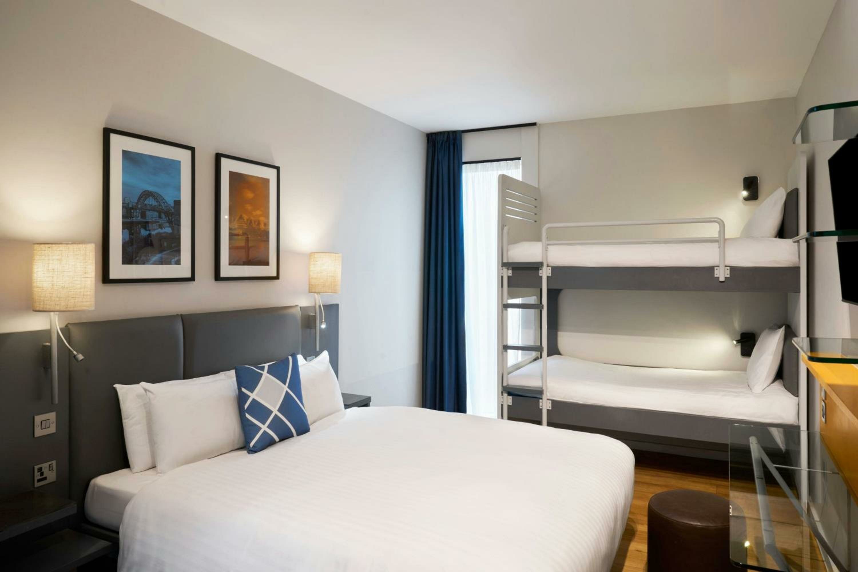 Standard Double Room with Bunk Bed and City View