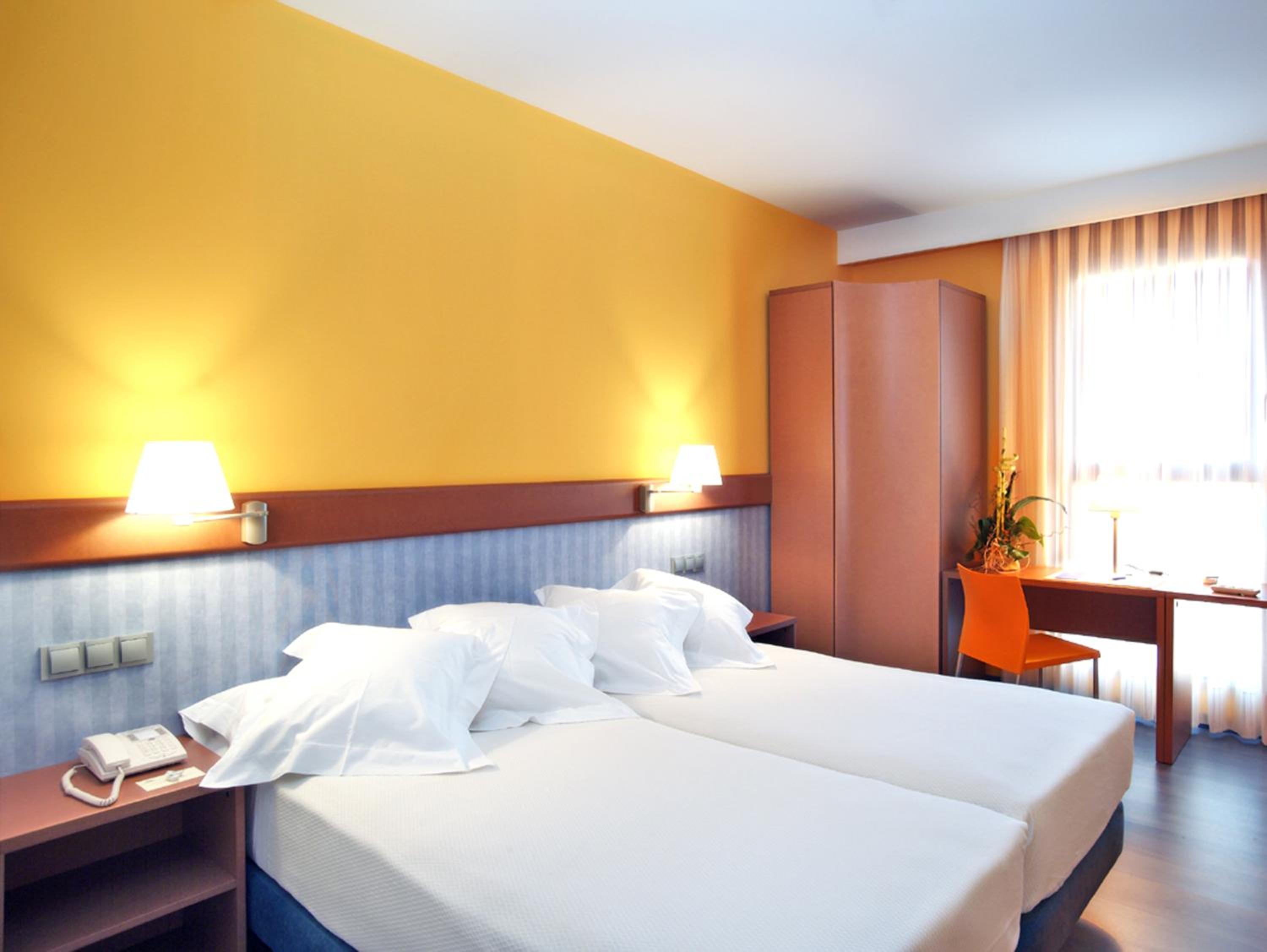 Double or Twin Room (1 Adult)