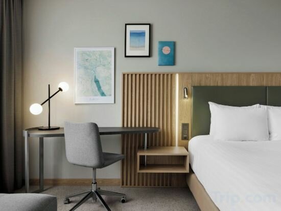 Superior King Room with Courtyard View