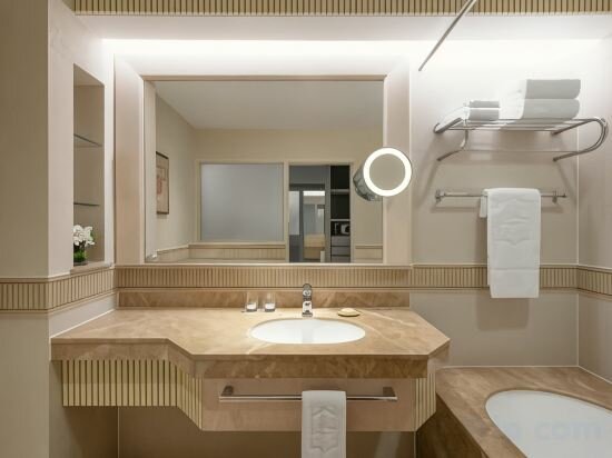 Deluxe Twin Sea View Room