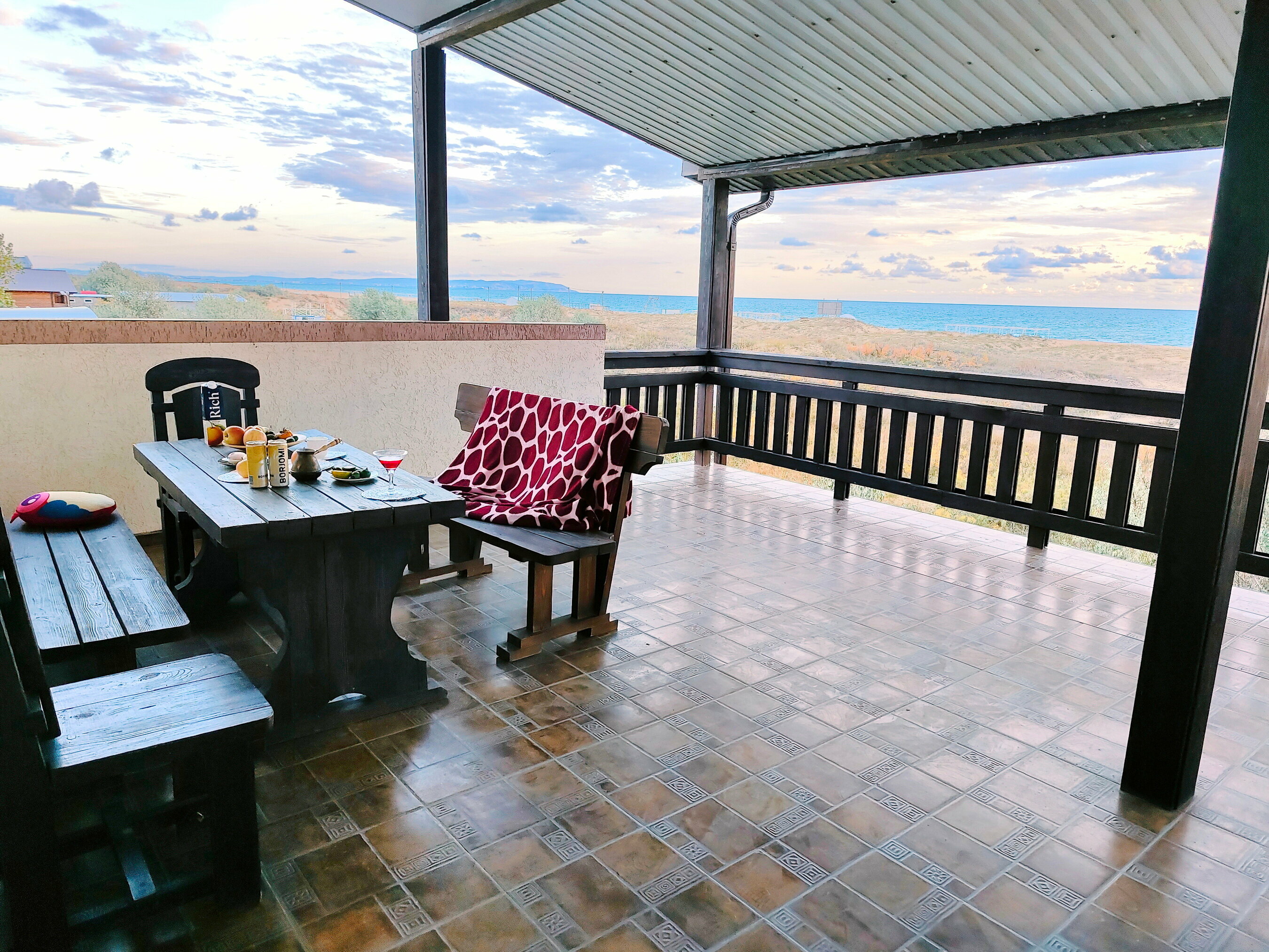 Дом с террасой и панорамным видом на море