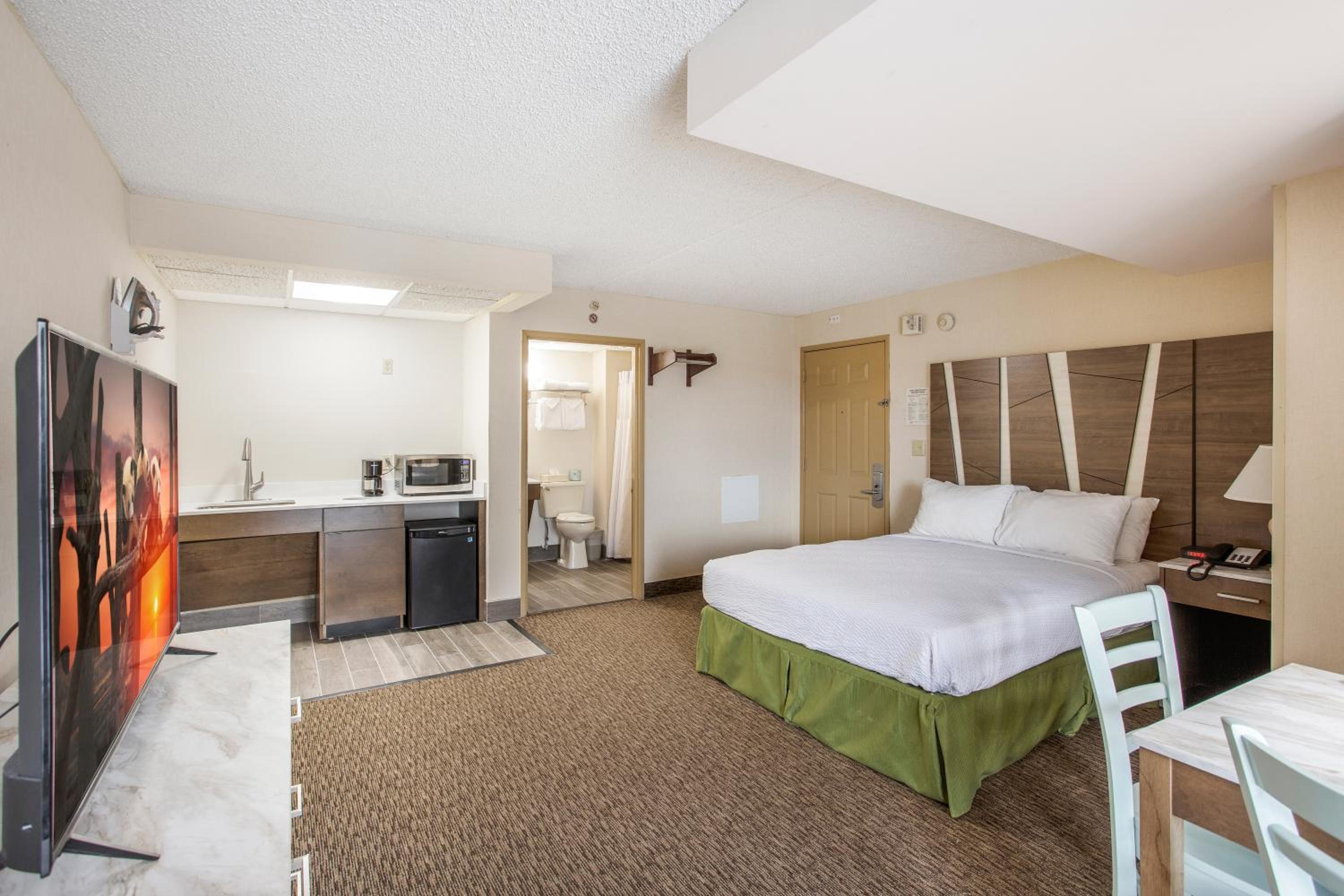 Queen Room with Side Sea View