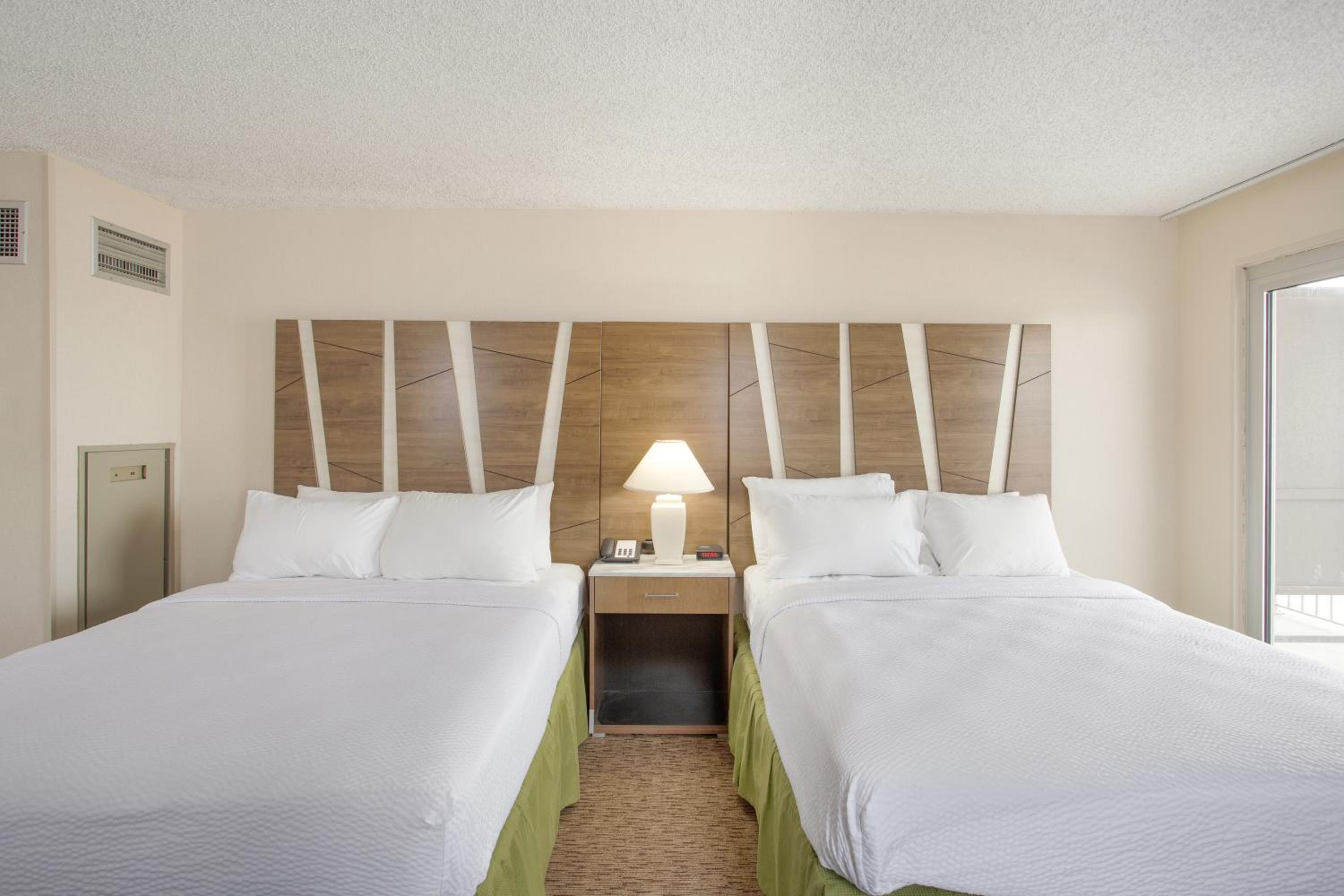 2 Queens Room with Front Ocean View