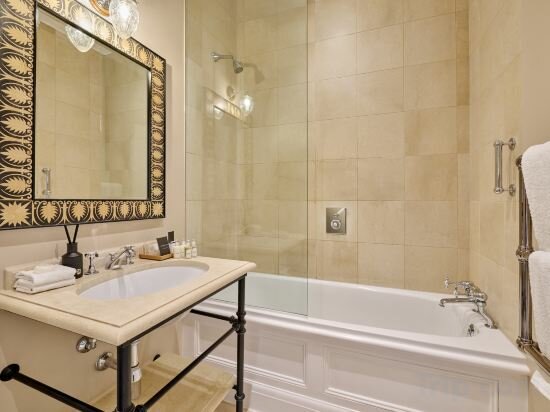 Roseate Suite - 1 King Bed