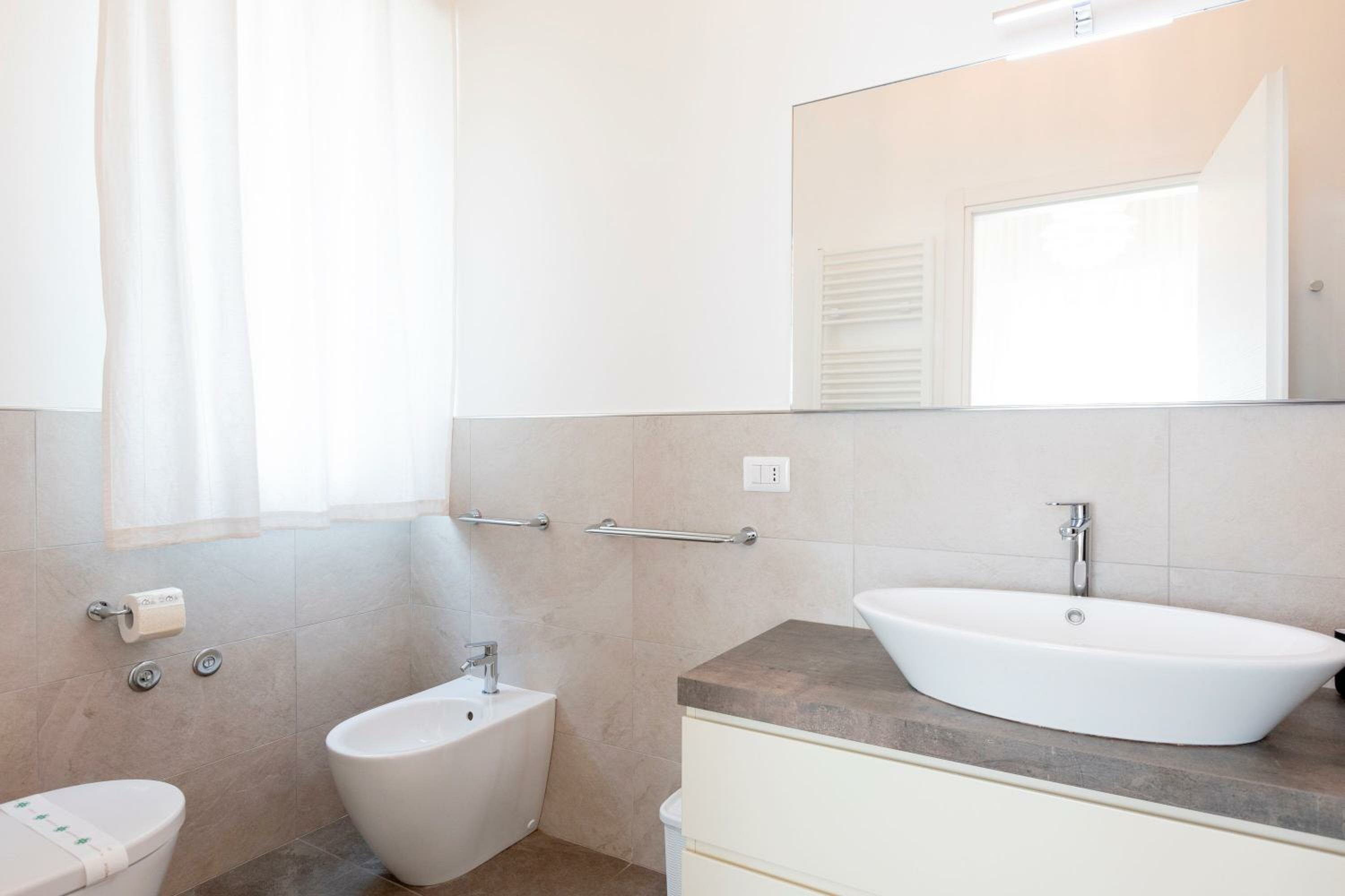 Classic One-Bedroom Apartment with King Bed