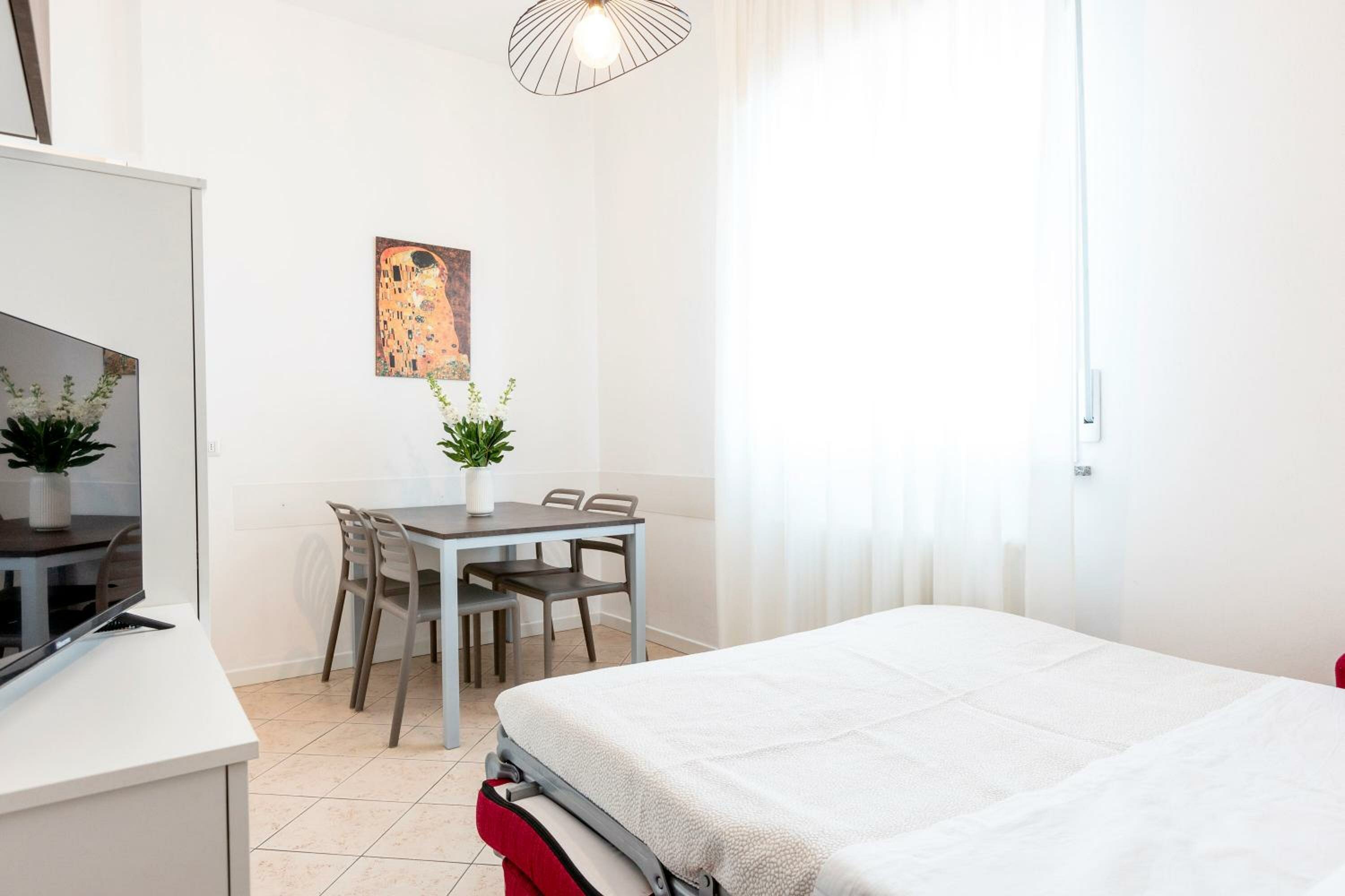 Classic One-Bedroom Apartment with King Bed