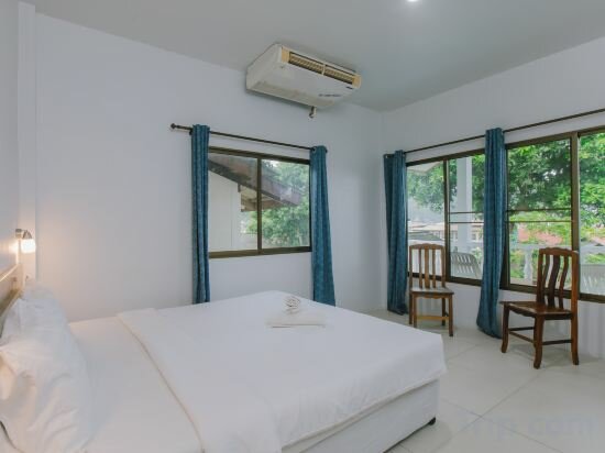 2 Connecting Bungalows Pool Access