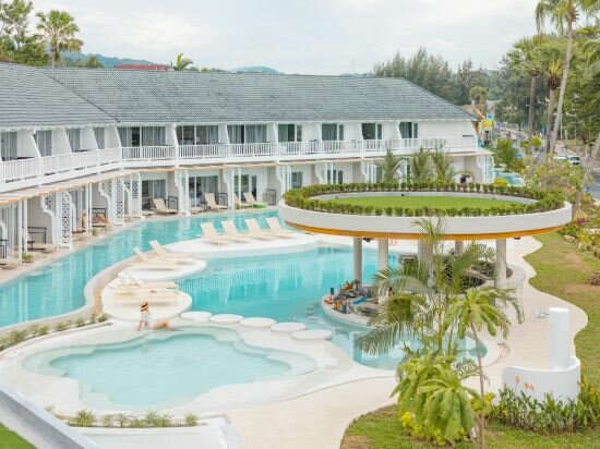 Lagoon Pool View Deluxe Terrace
