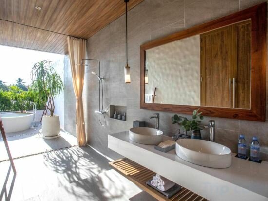 One Bedroom Suite With Outdoor Bathtub