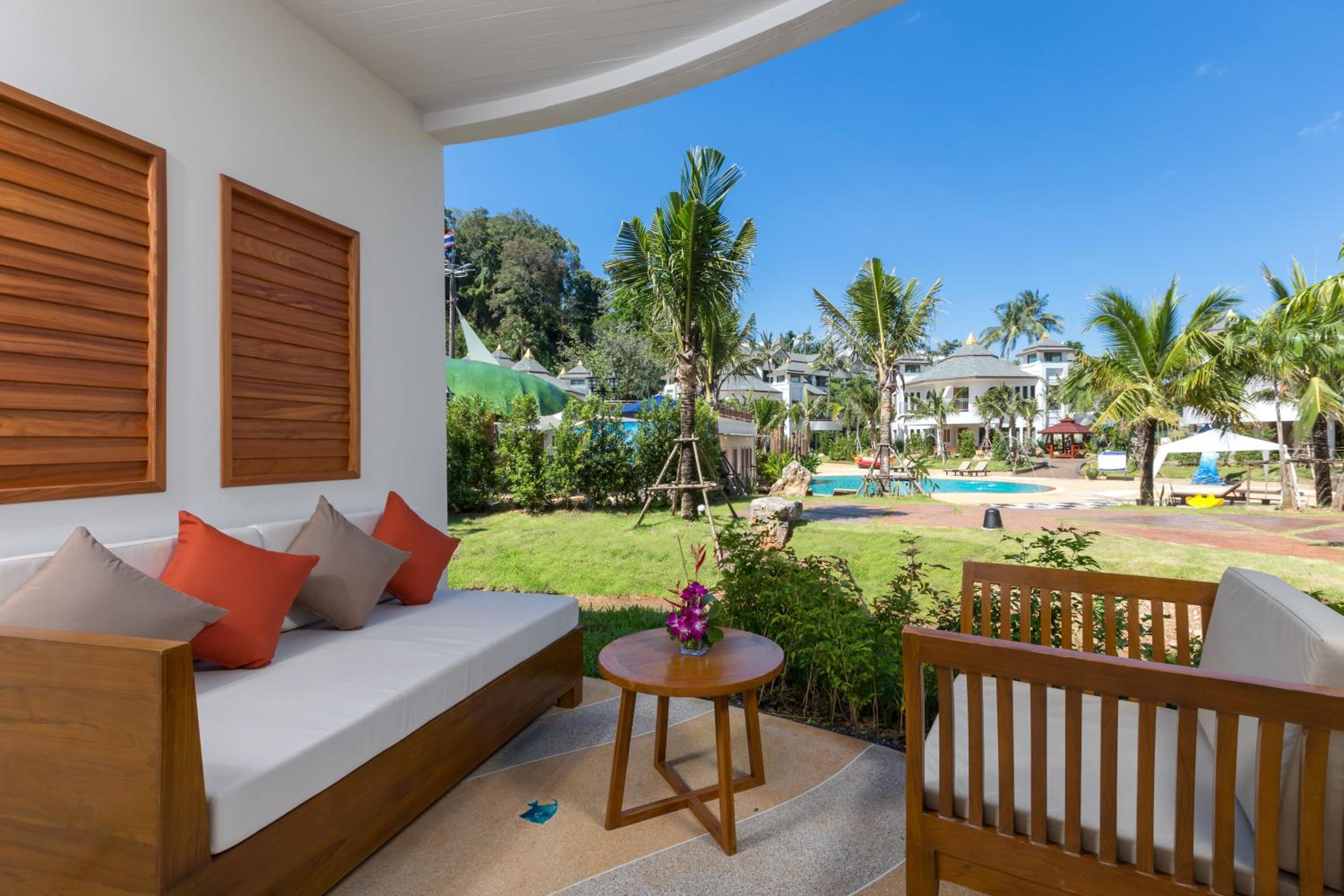 Luxury Grand Pool Room