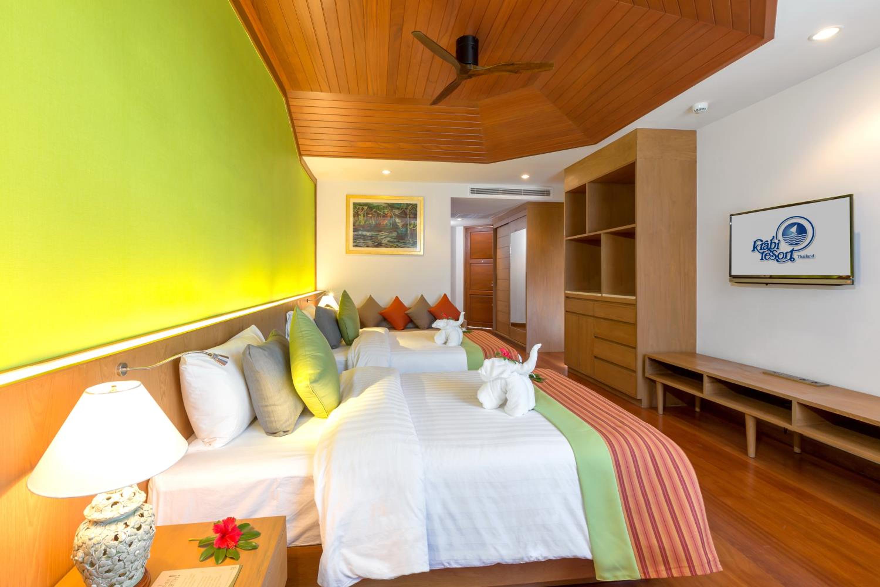 Luxury Grand Pool Room