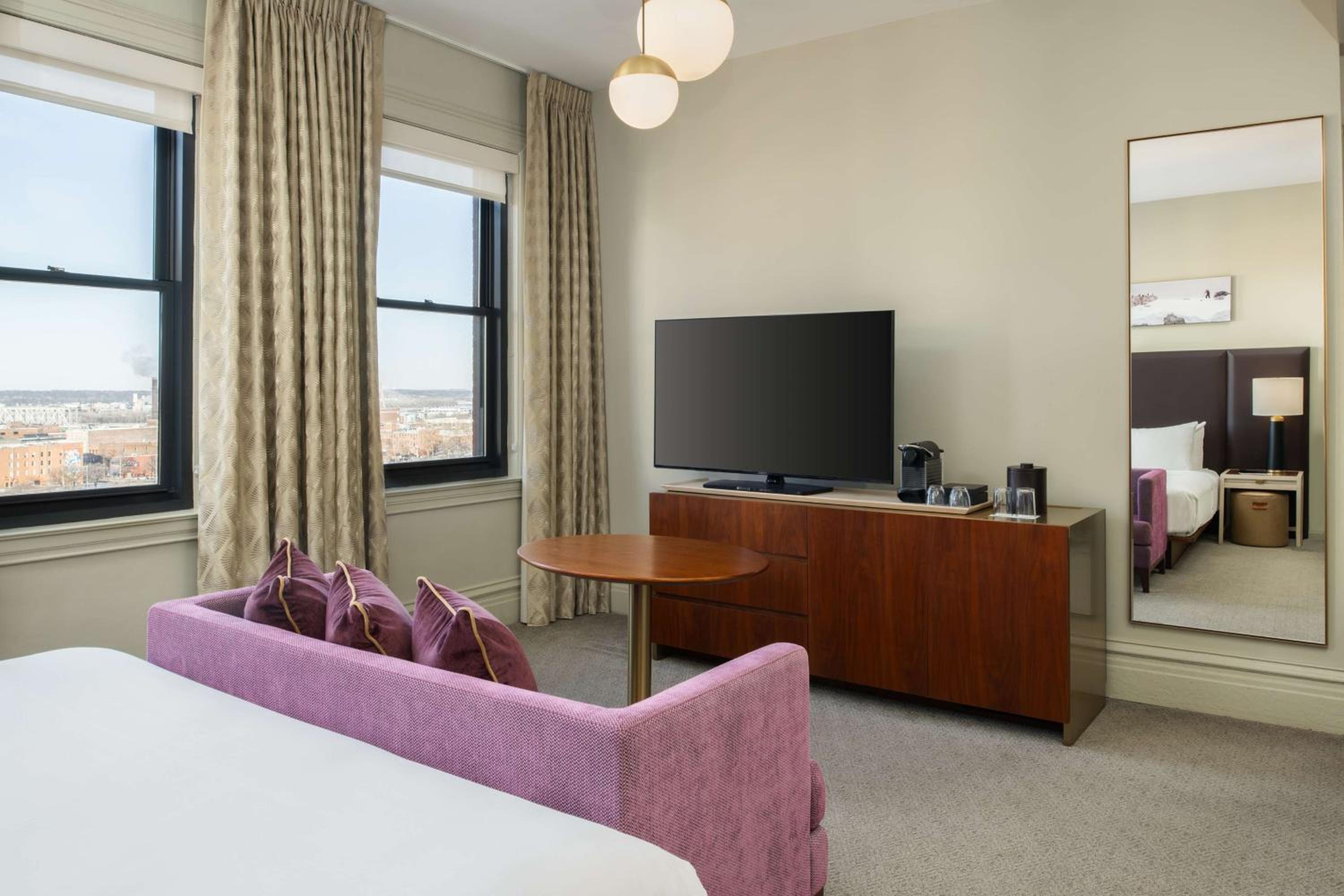 Deluxe King Room - City View