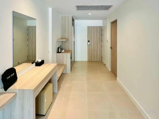 Deluxe Room with Pool Access