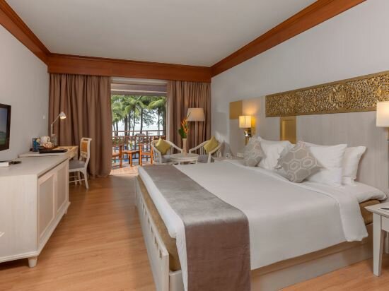 1 King Bed, Non-Smoking, Balcony, Deluxe, Deluxe Sea Facing