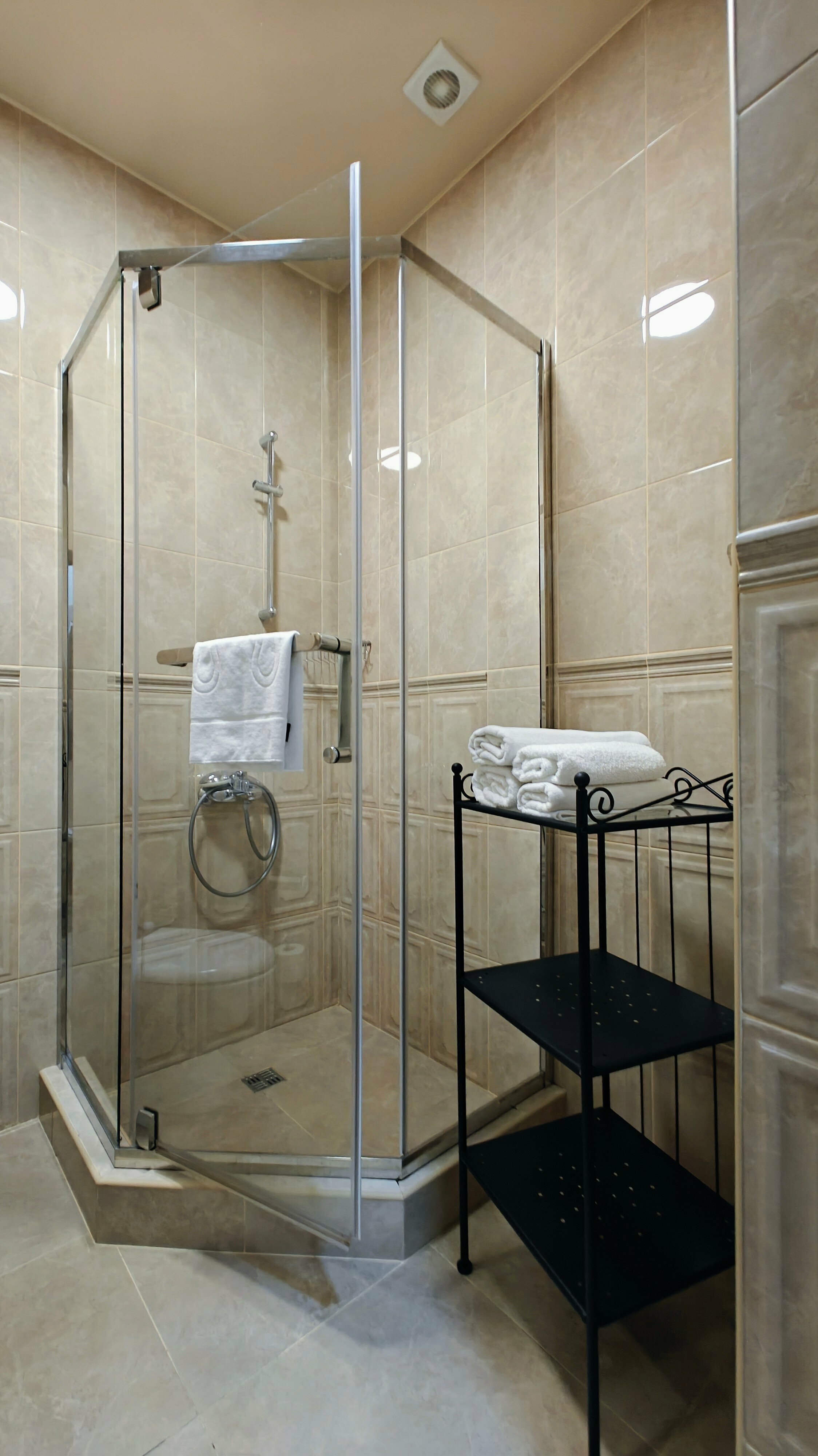 2 этаж I Двухкомнатный номер с двуспальной кроватью и диваном