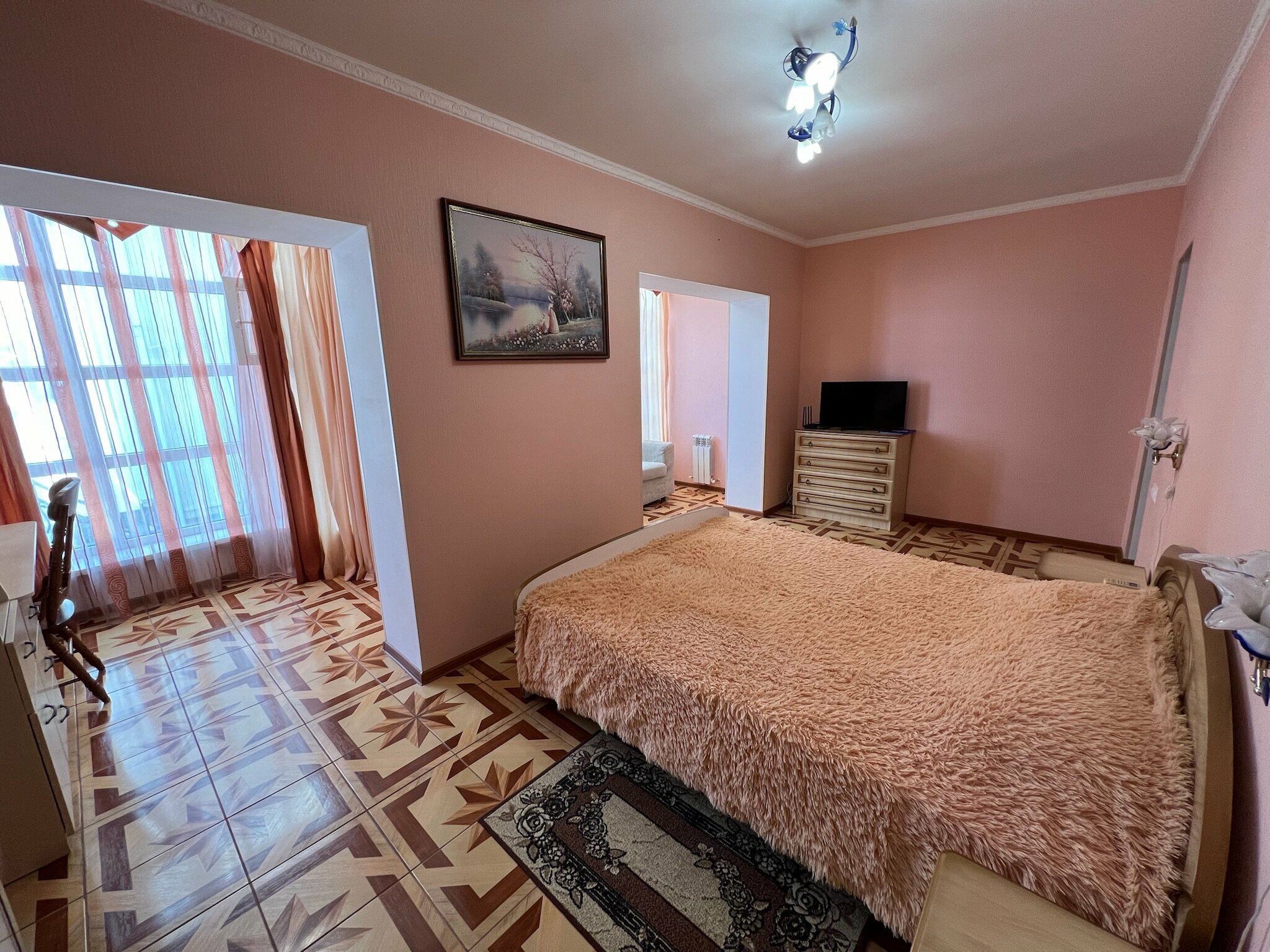 Cемейный номер с собственной ванной комнатой