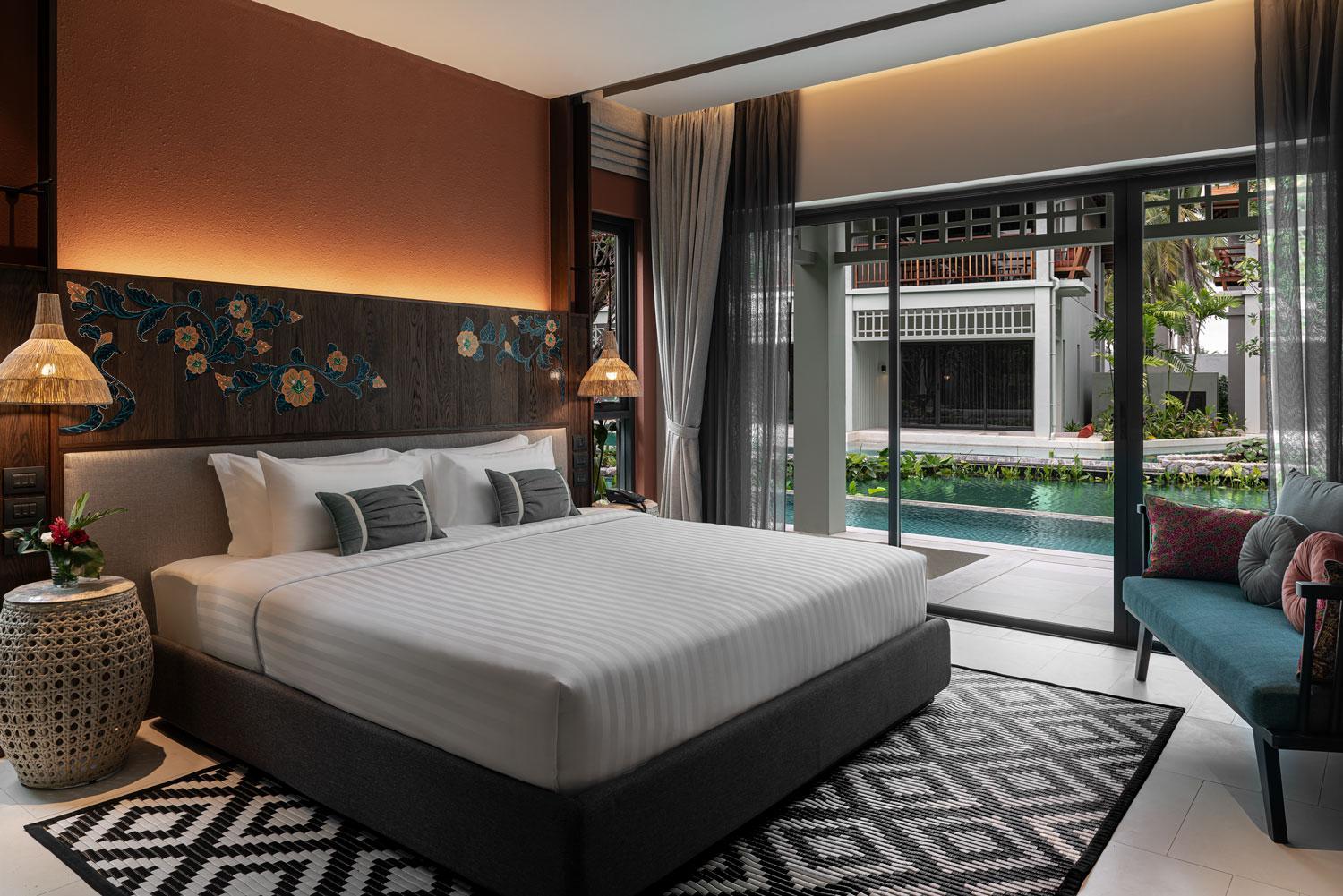 Deluxe King Room with Pool Access