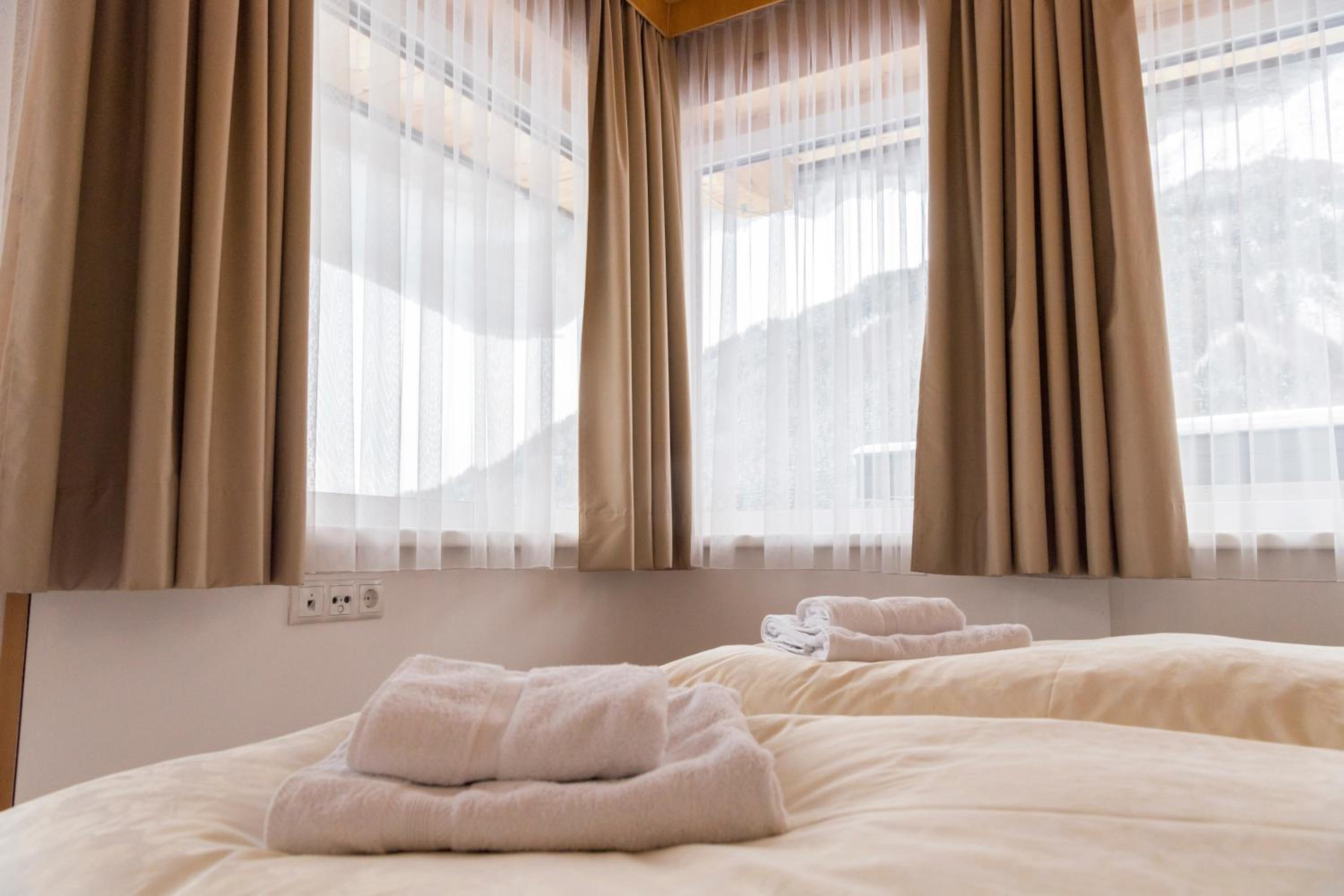 Family Room (3 Adults)