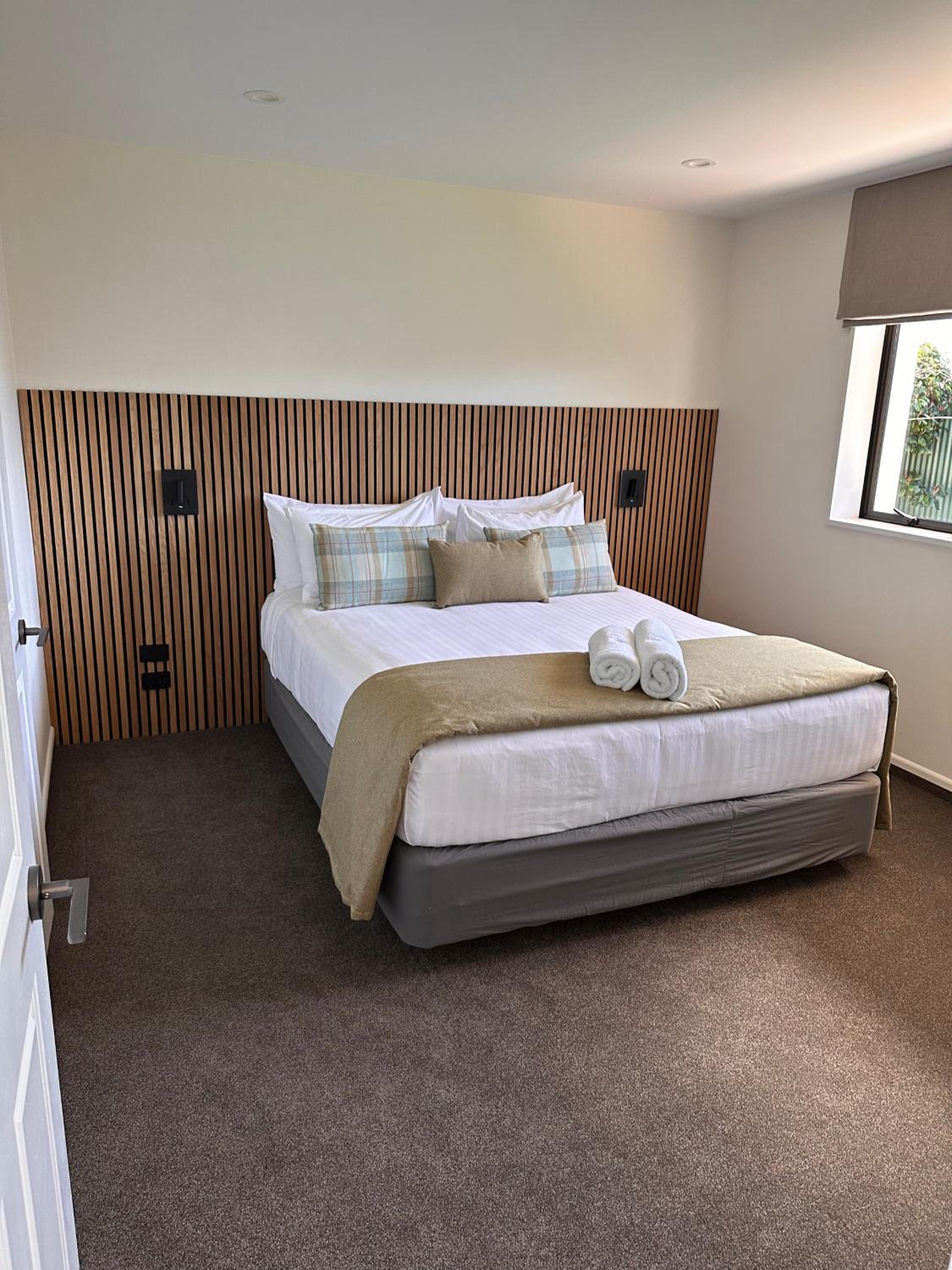 Deluxe One-Bedroom Apartment