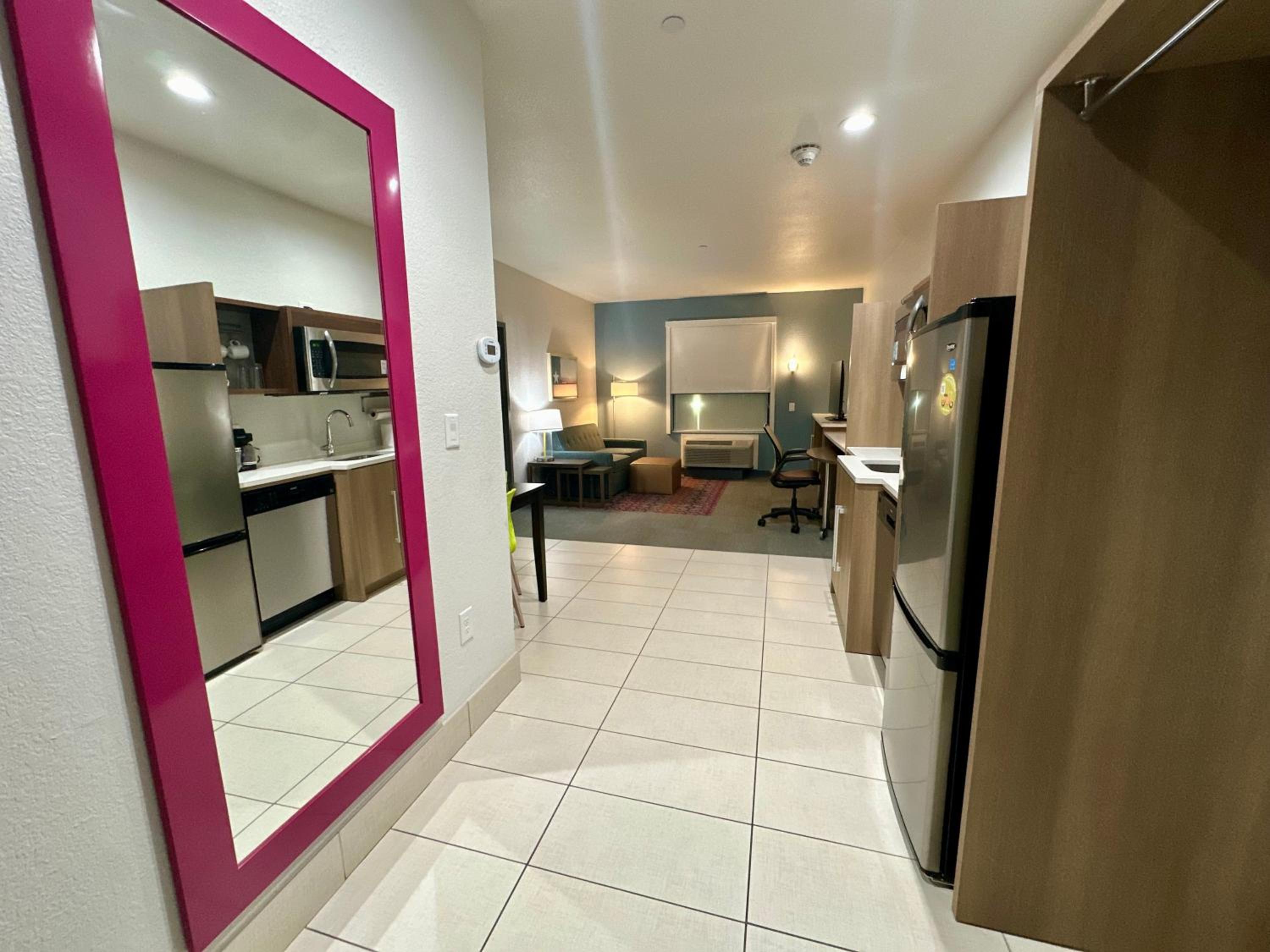 One-Bedroom King Suite - Non-Smoking