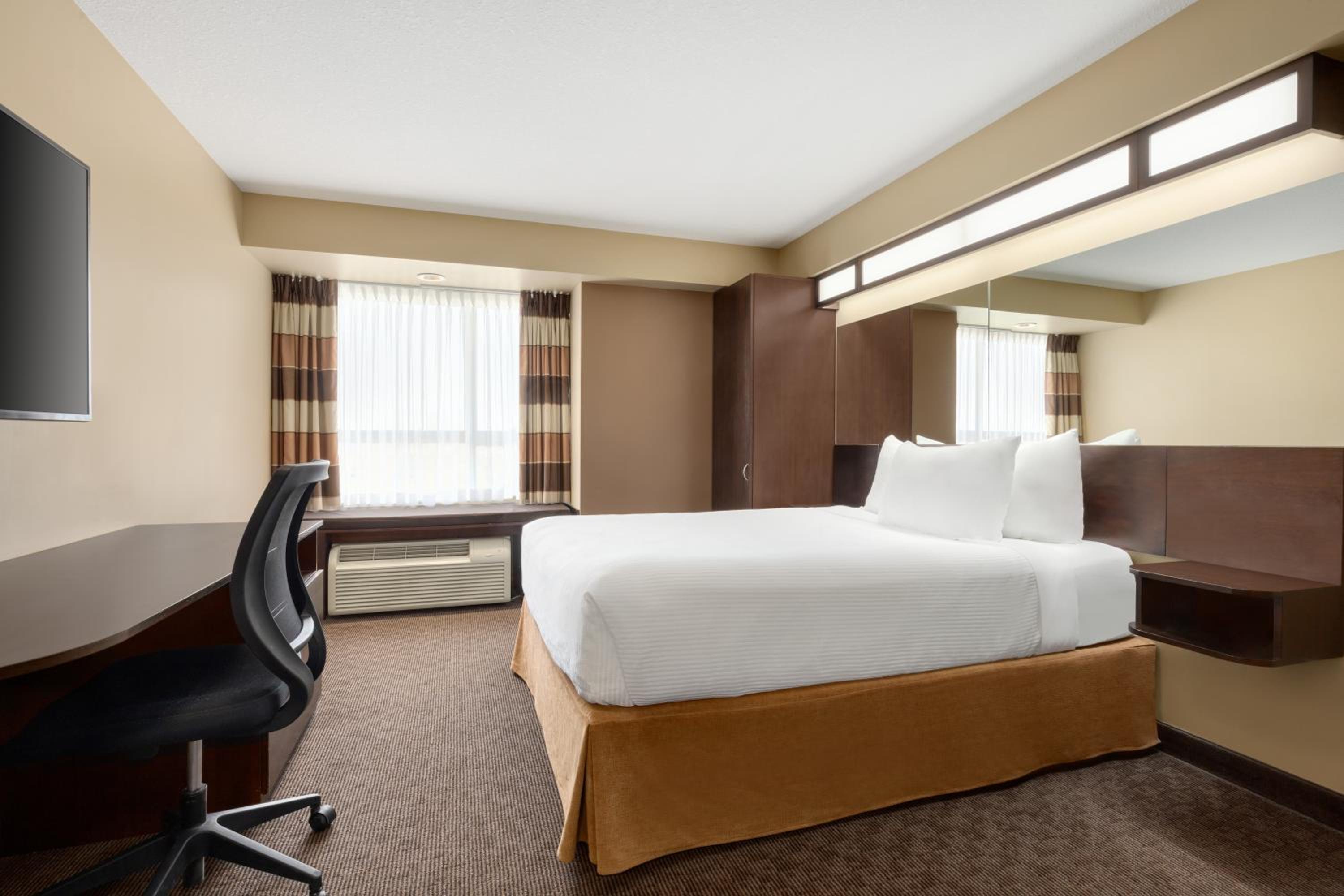 Deluxe Queen Room - Non-Smoking