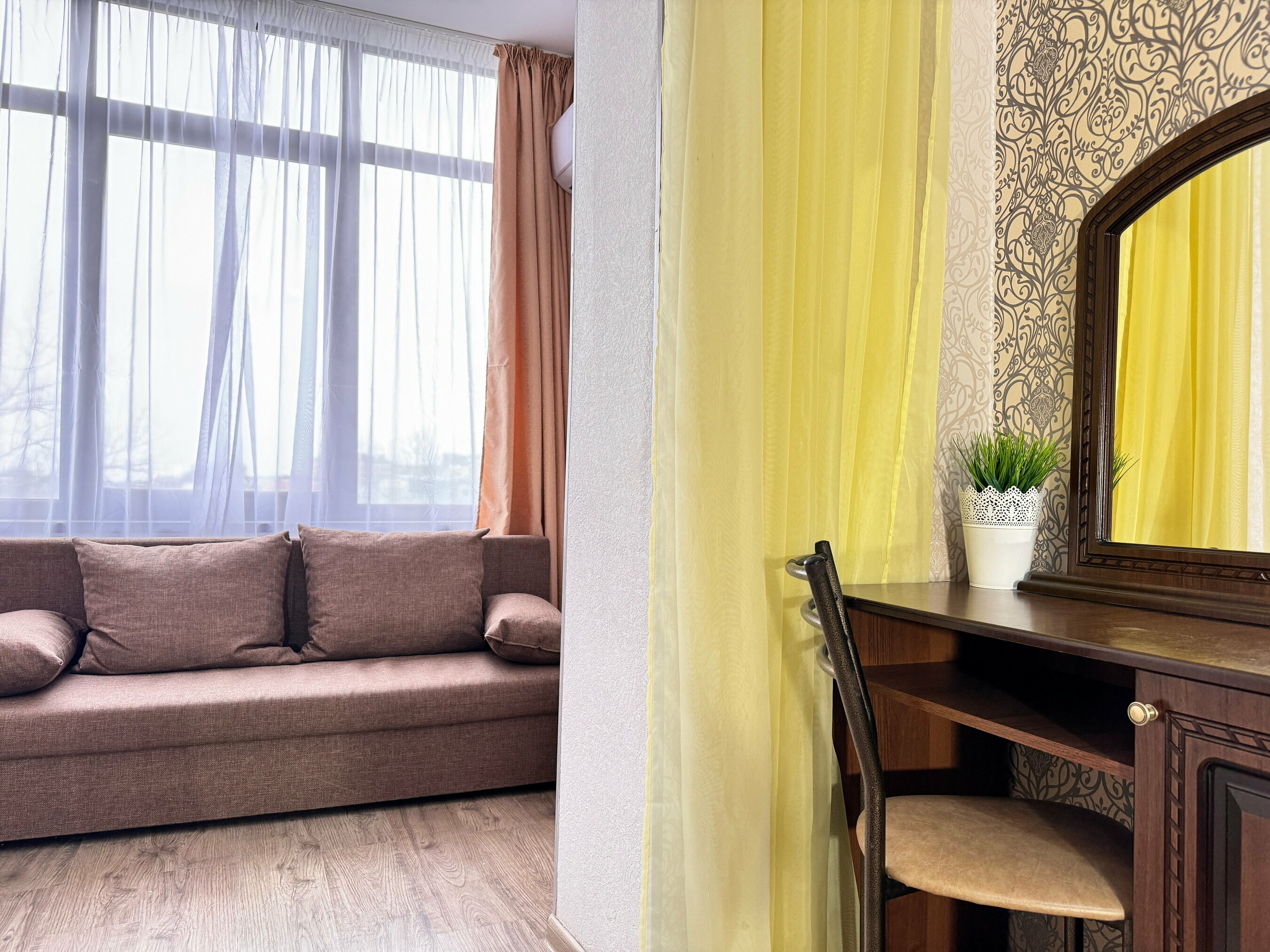 Семейный номер с видом на сад