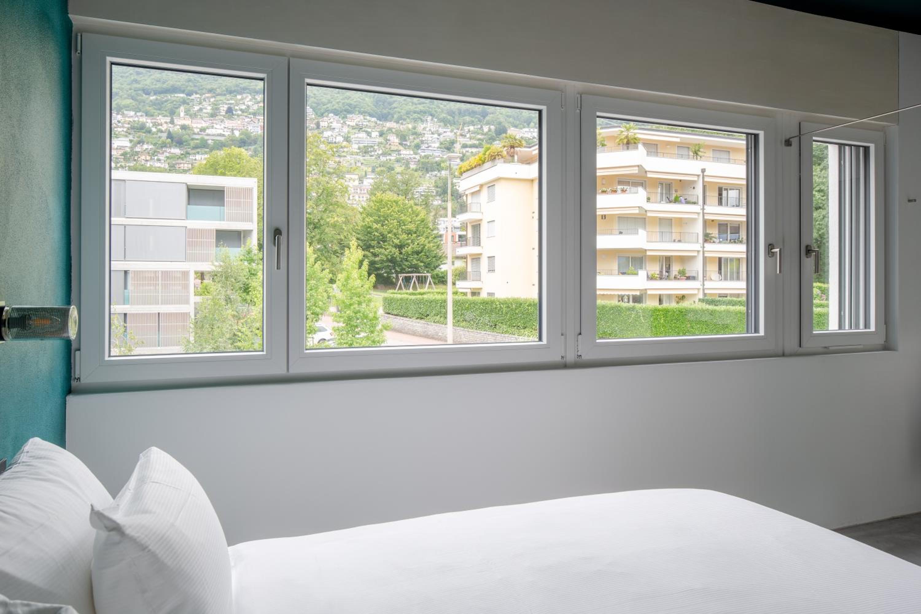 Double or Twin Room with Mountain View