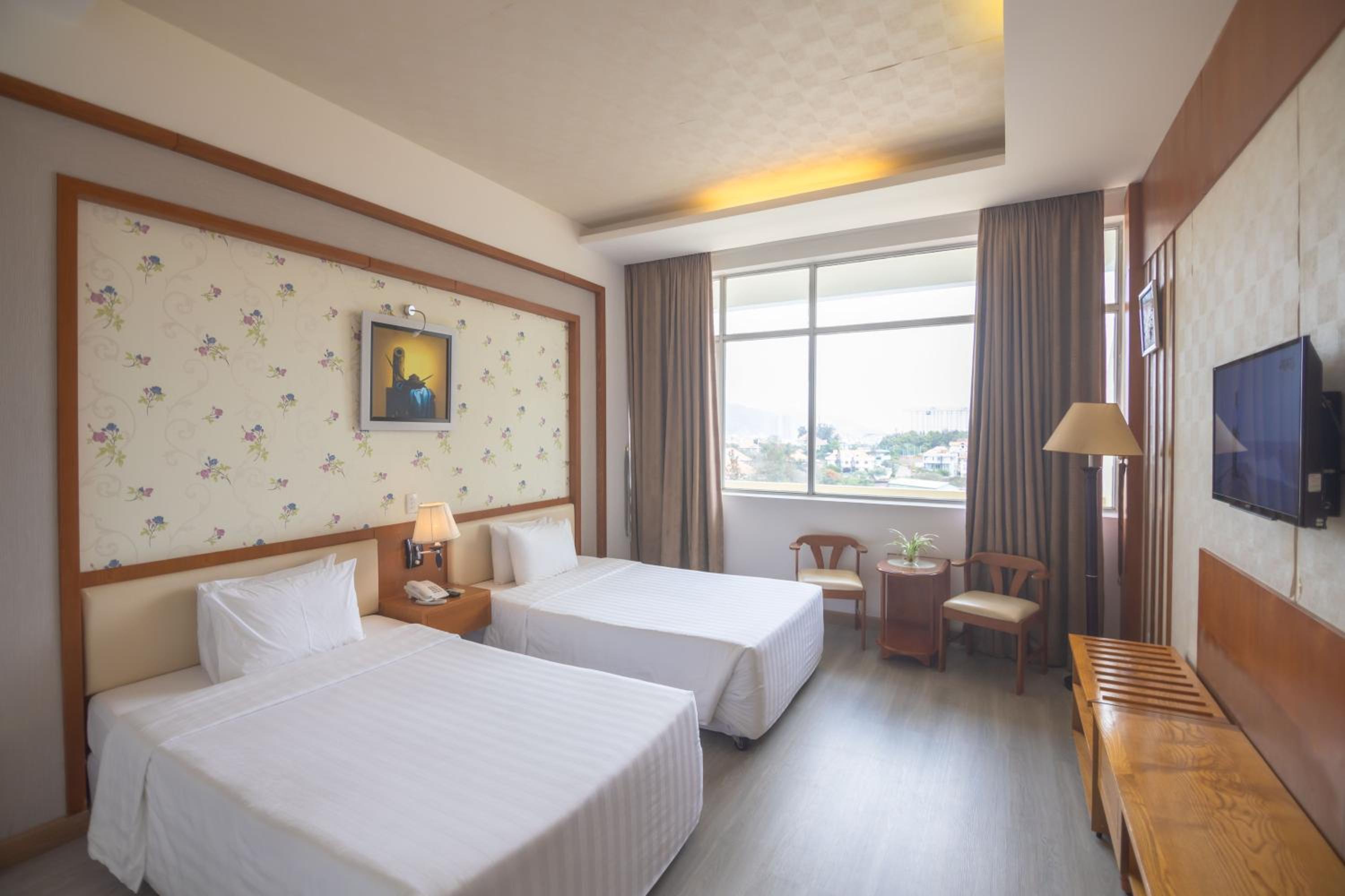Superior Twin Room with City View