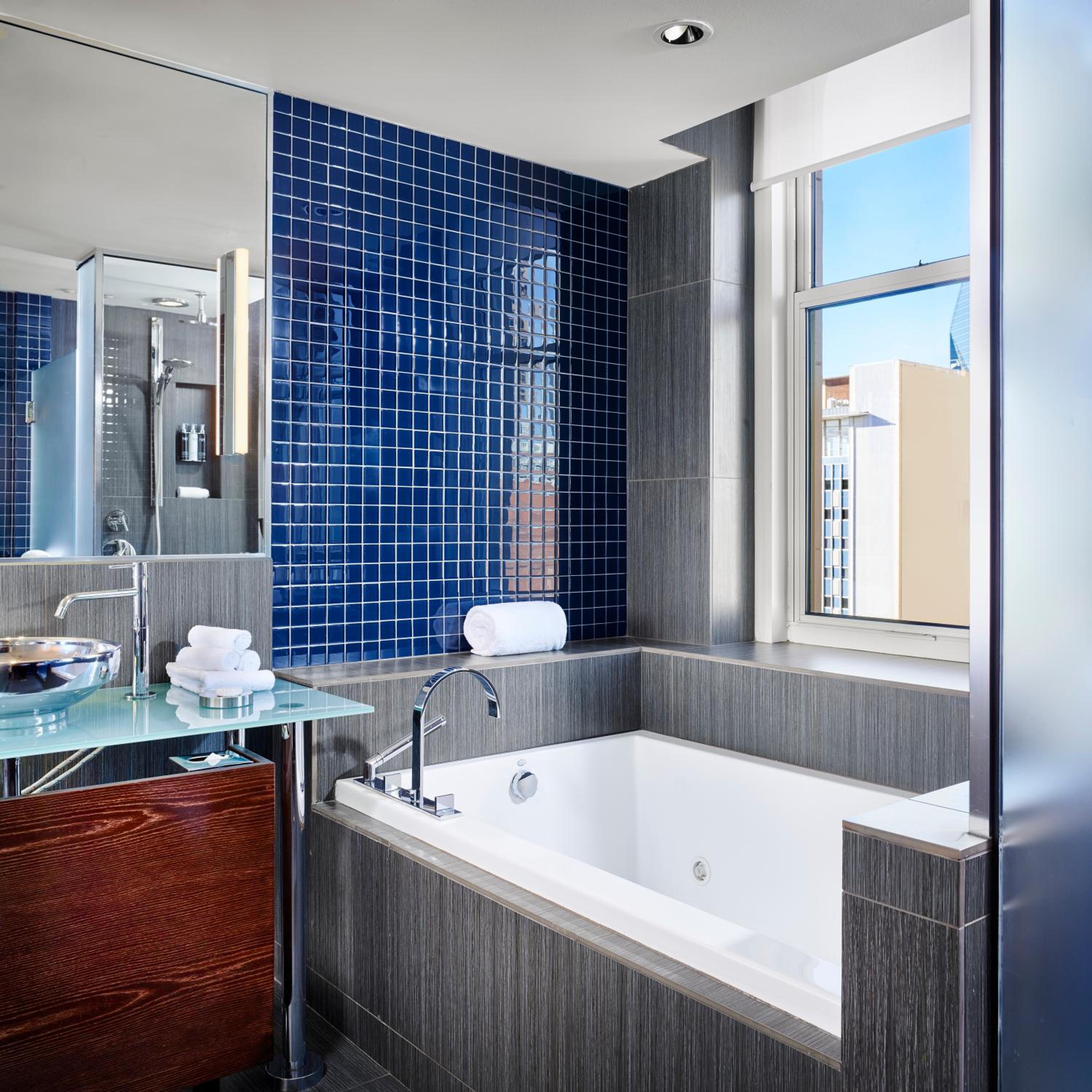 Deluxe Suite with Spa Bath