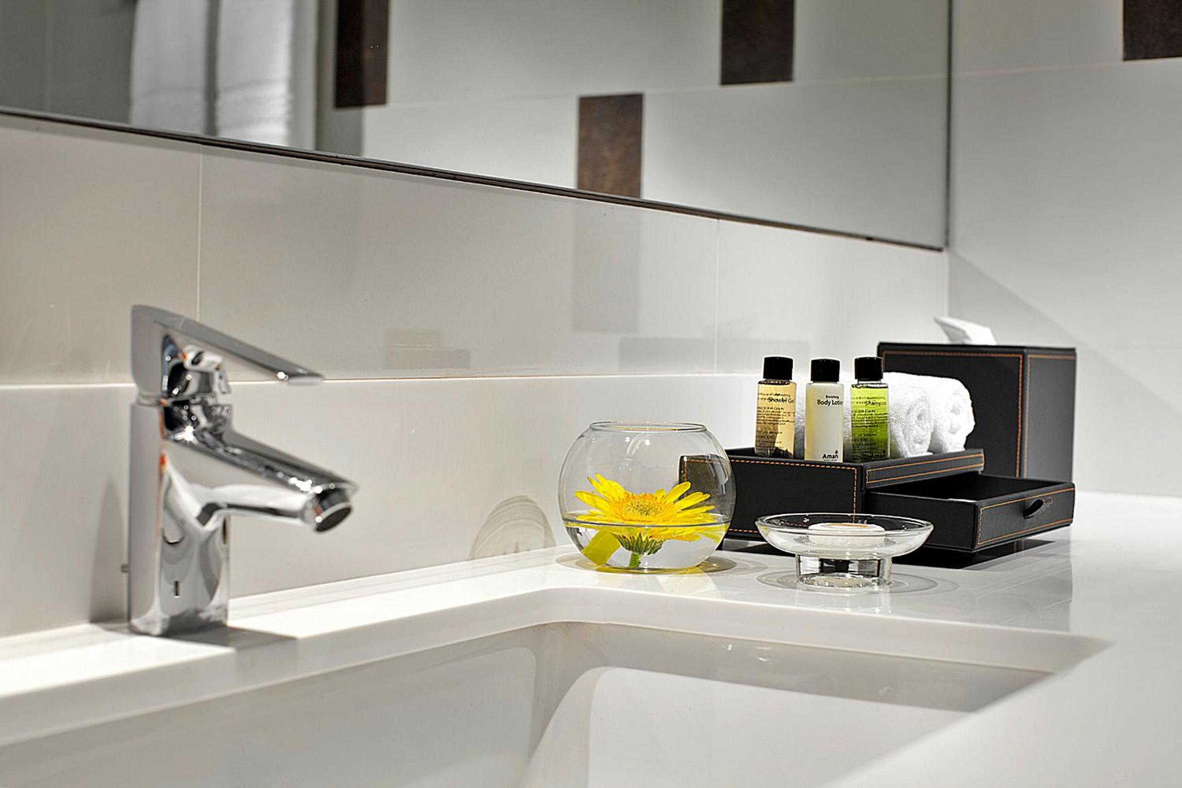 Deluxe King Room with Garden View