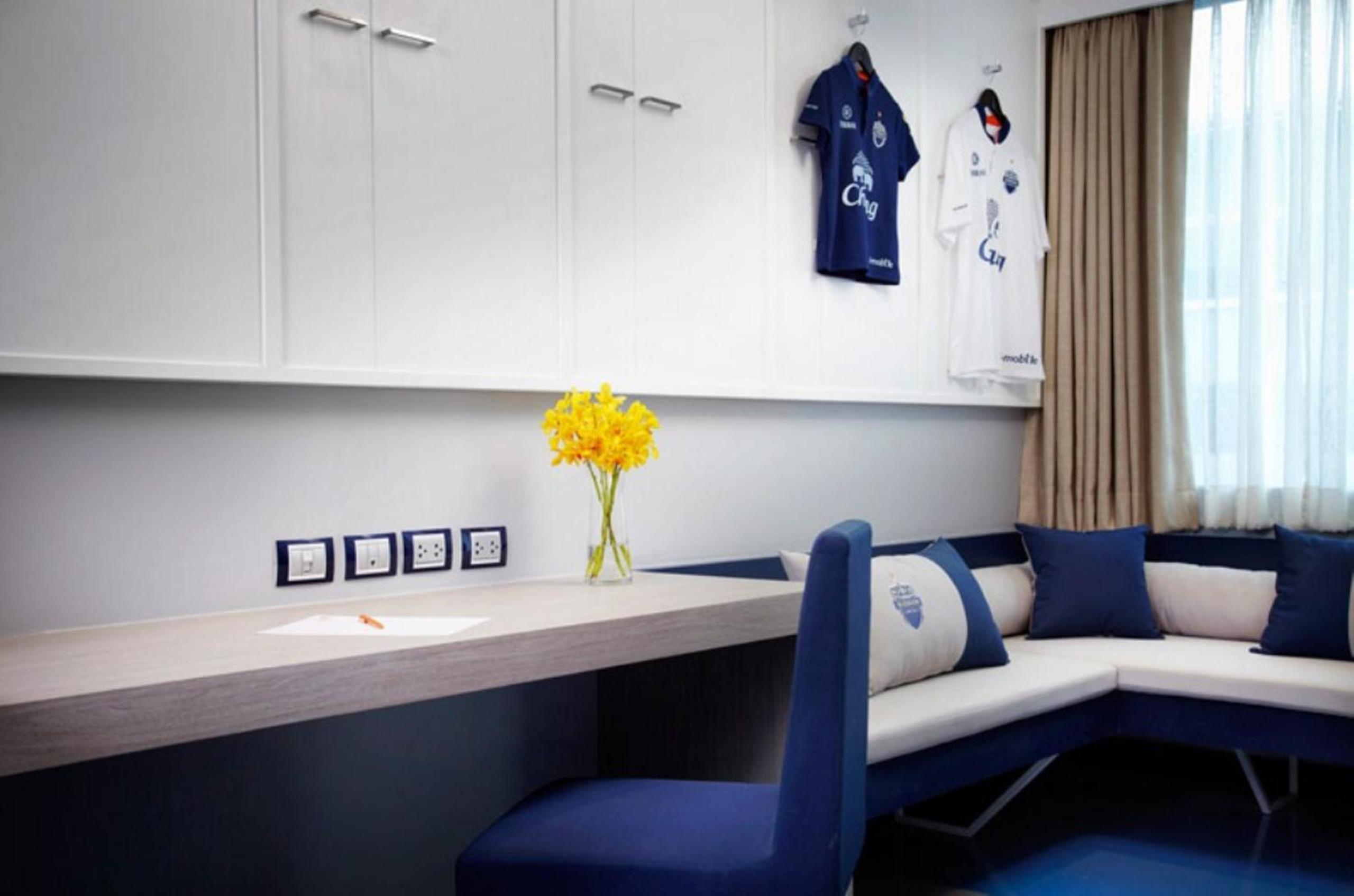 Deluxe King Room with Garden View