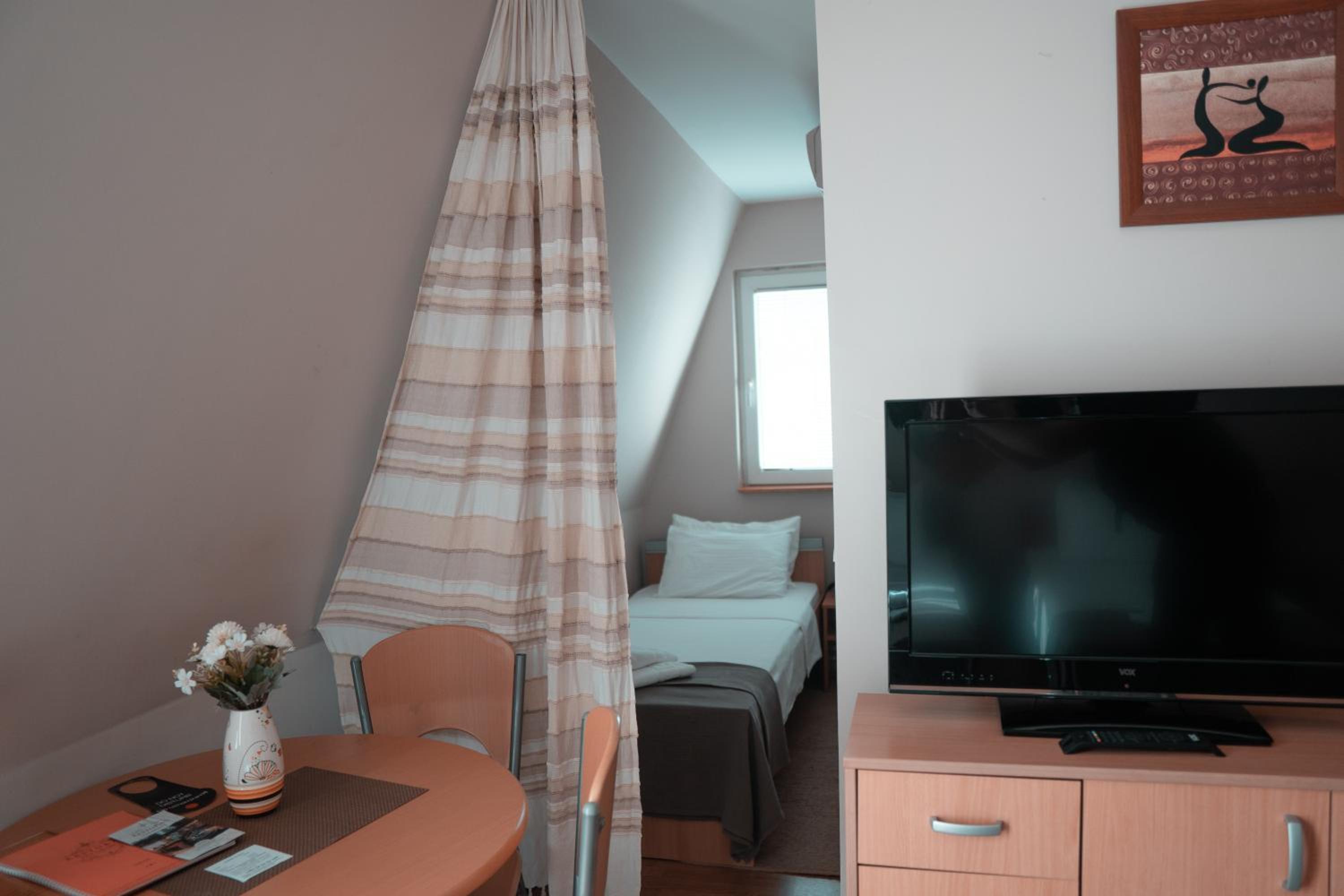 Triple Room with 3 Single Beds