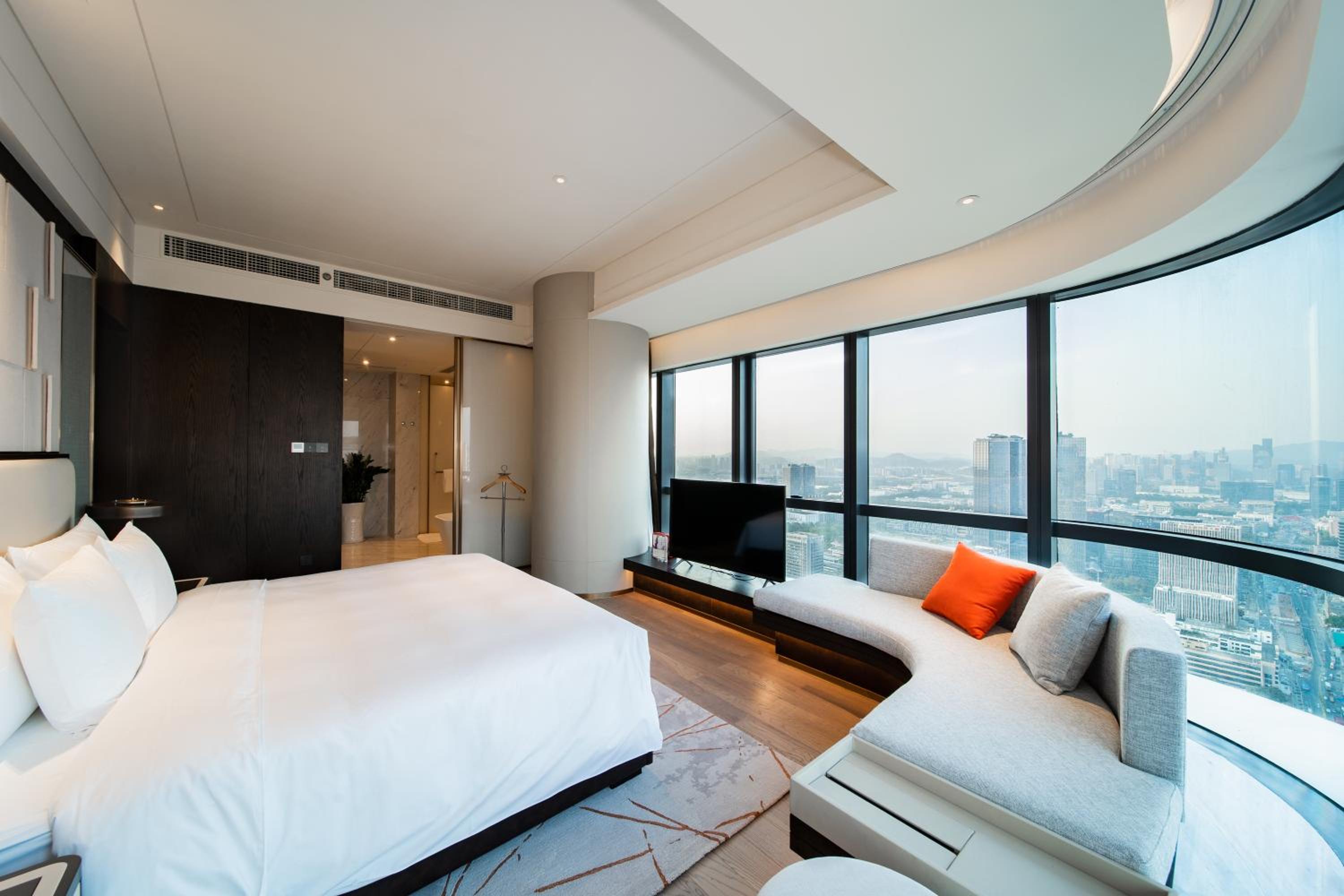 Standard King Room with City View