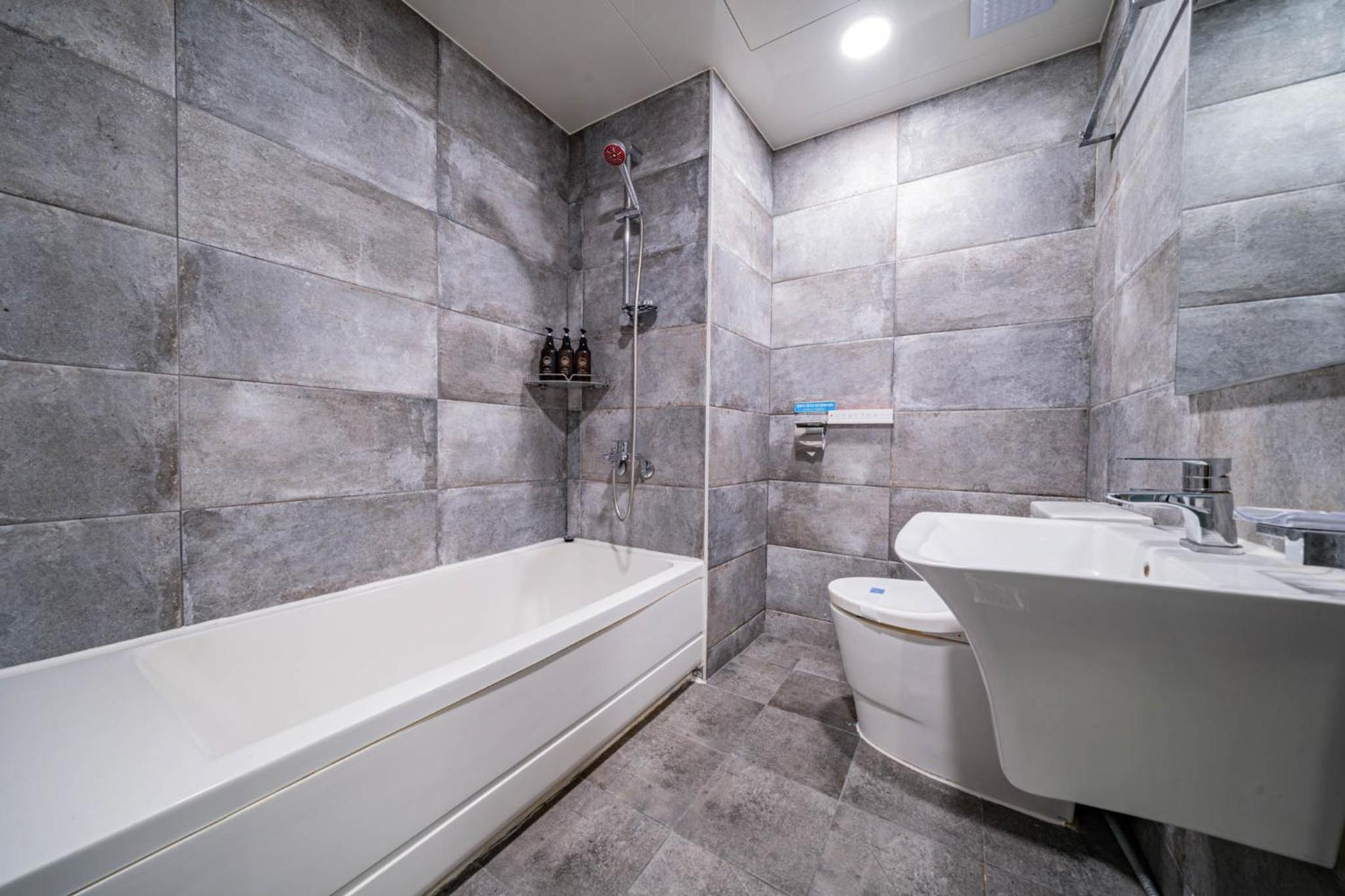 Standard Double with bathtub for one person