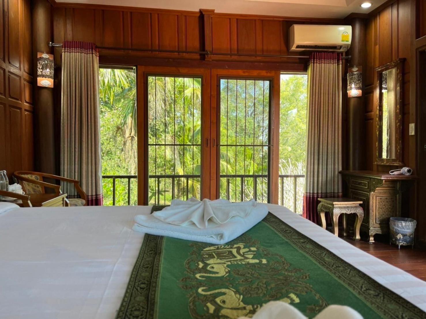 Deluxe Double Room with Shower