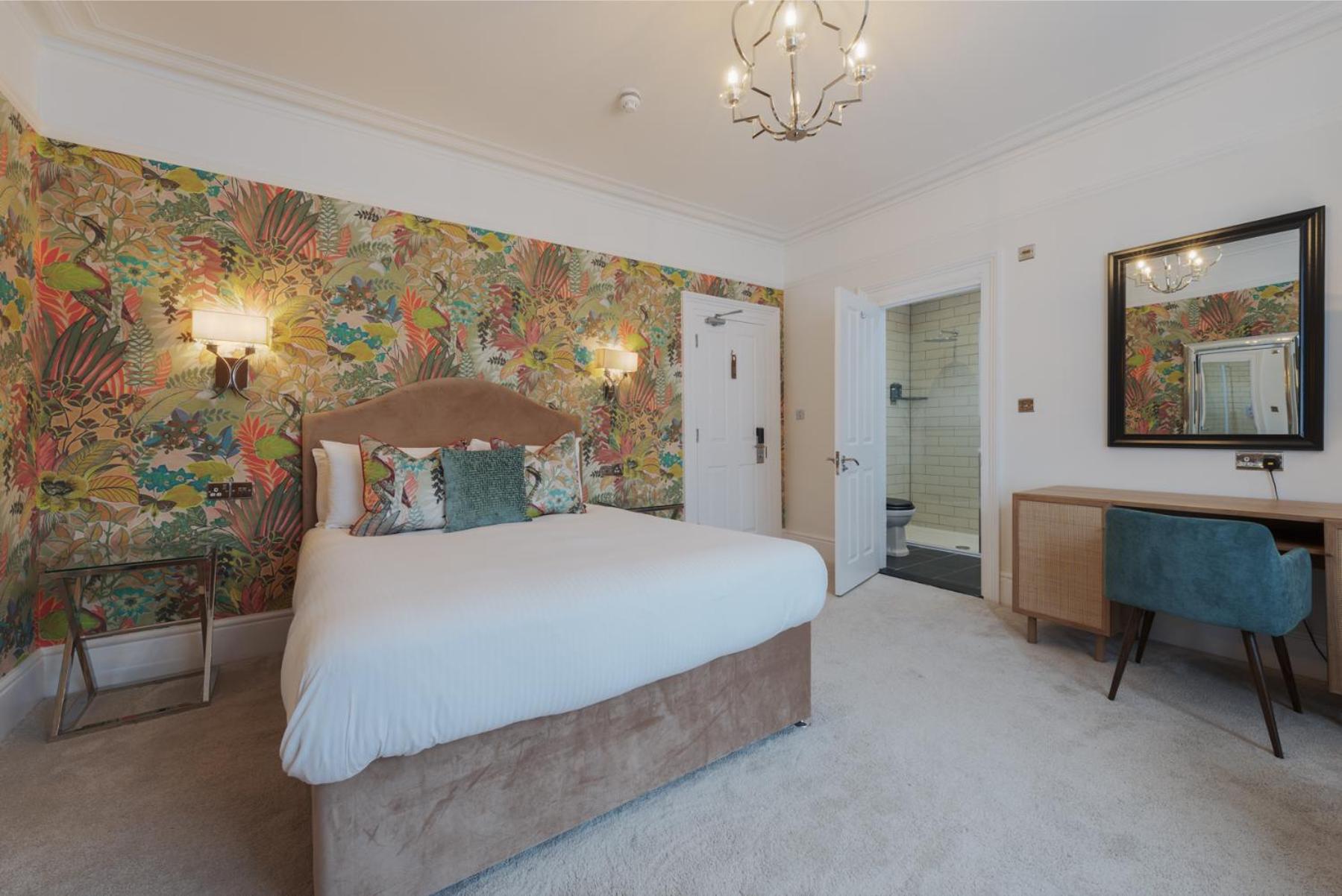 Superior King Room with Shower