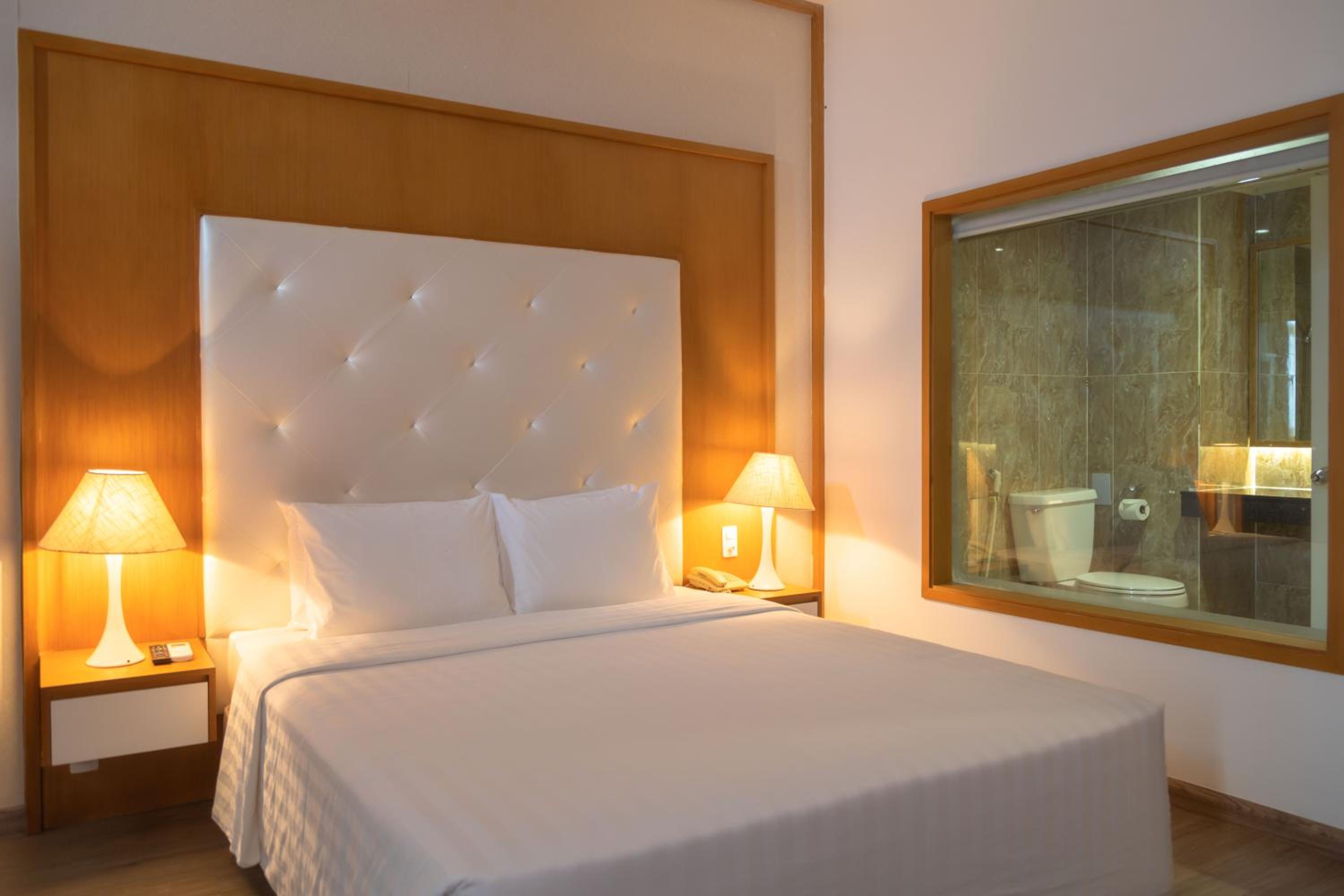 Deluxe Double or Twin Room with City View