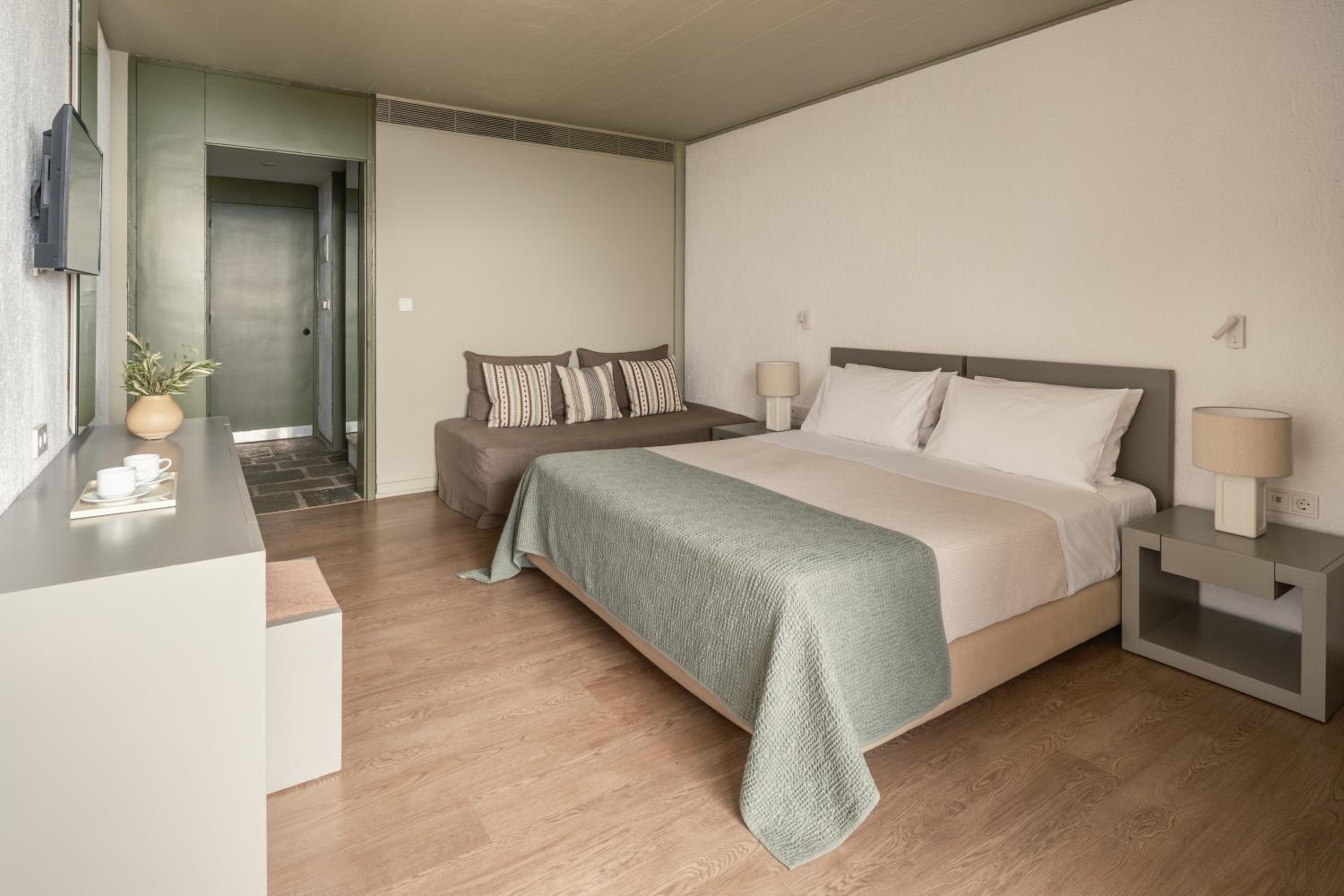 2 Twin Rooms with Interconnecting Door