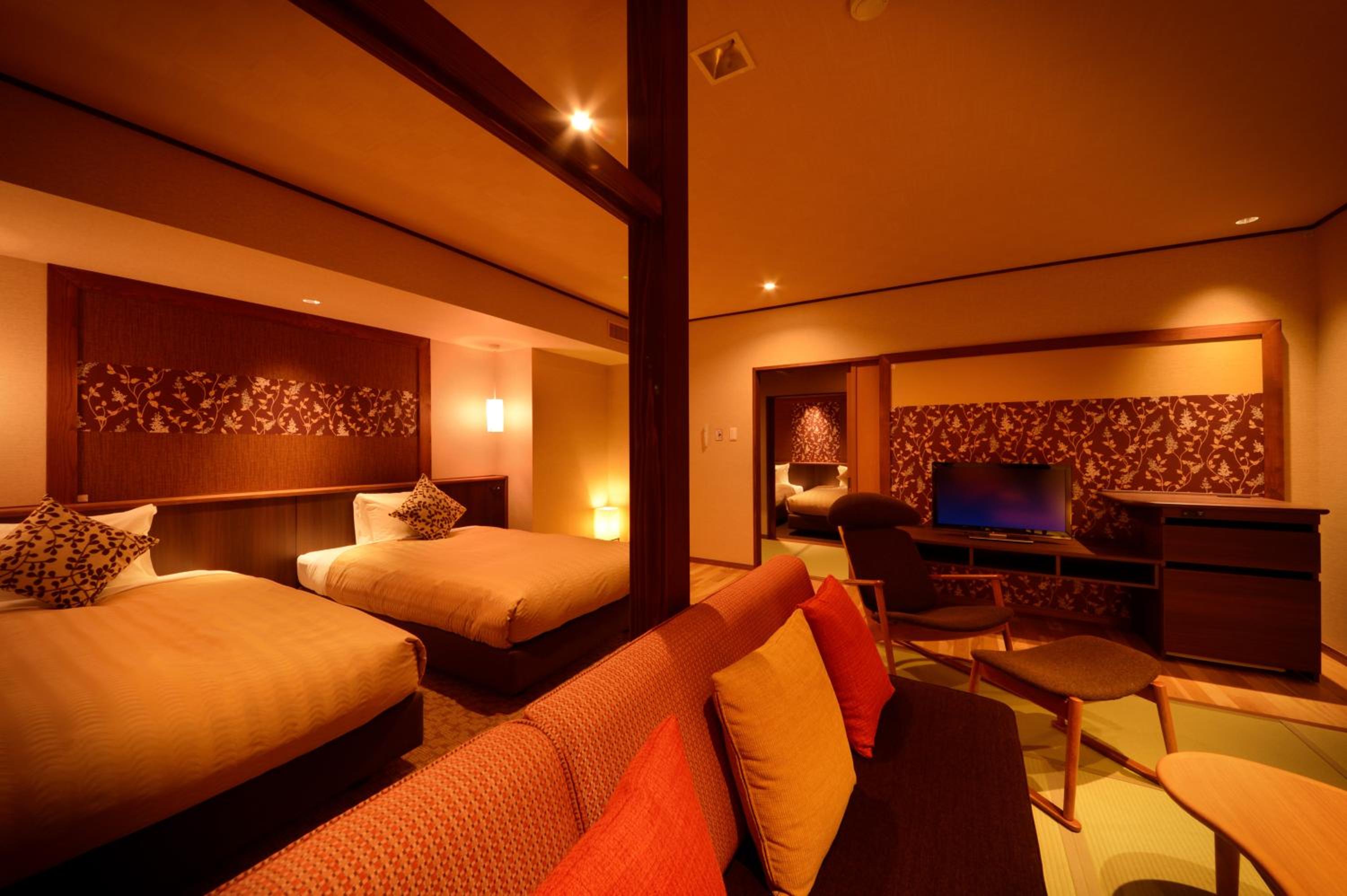 Large Japanese-Style Twin Room with River View