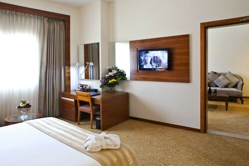 Executive Suite, 1 King Bed в Landmark Grand