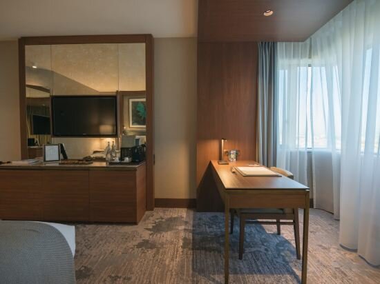 1 Queen Classic City View High Floor