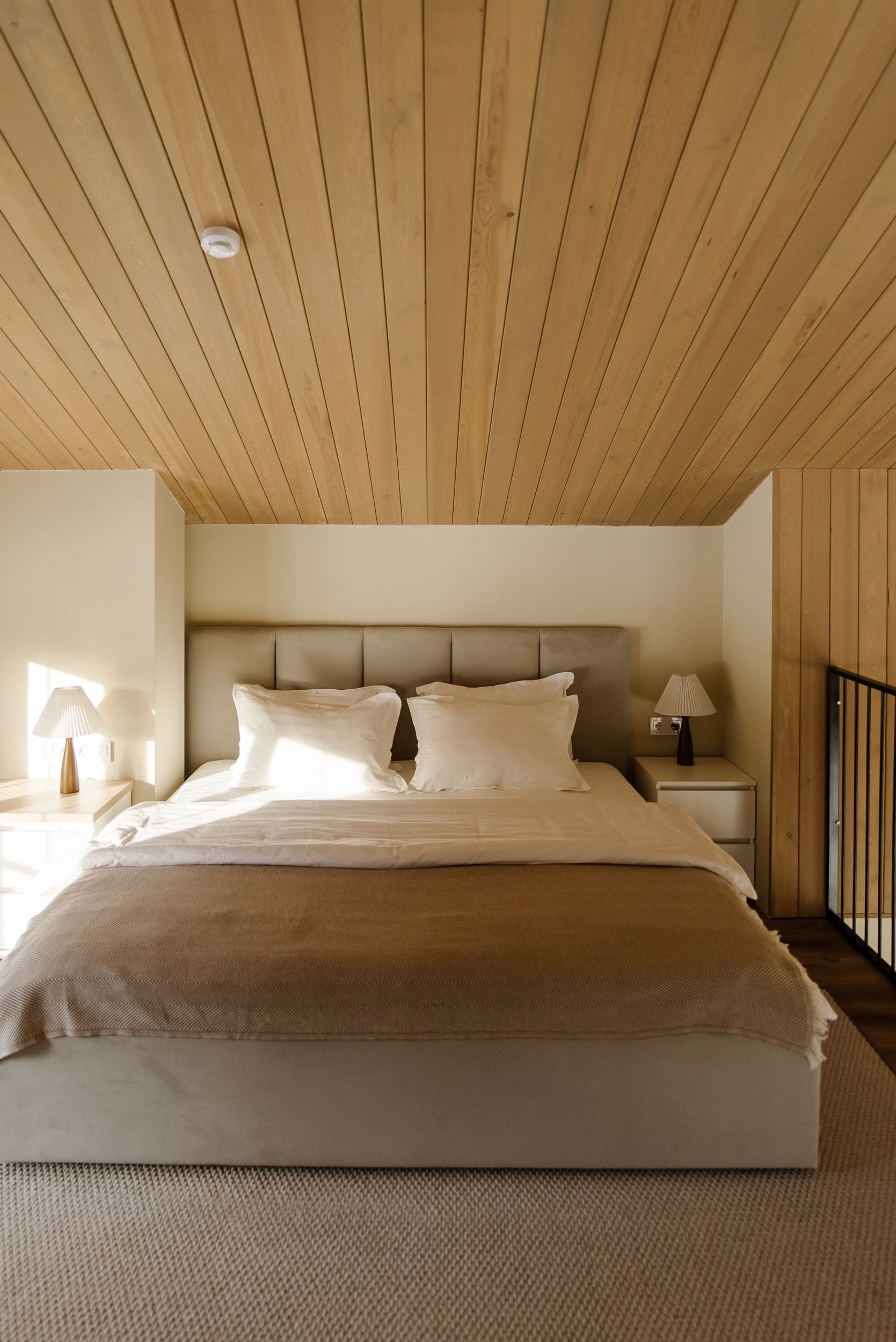 Дом у ручья