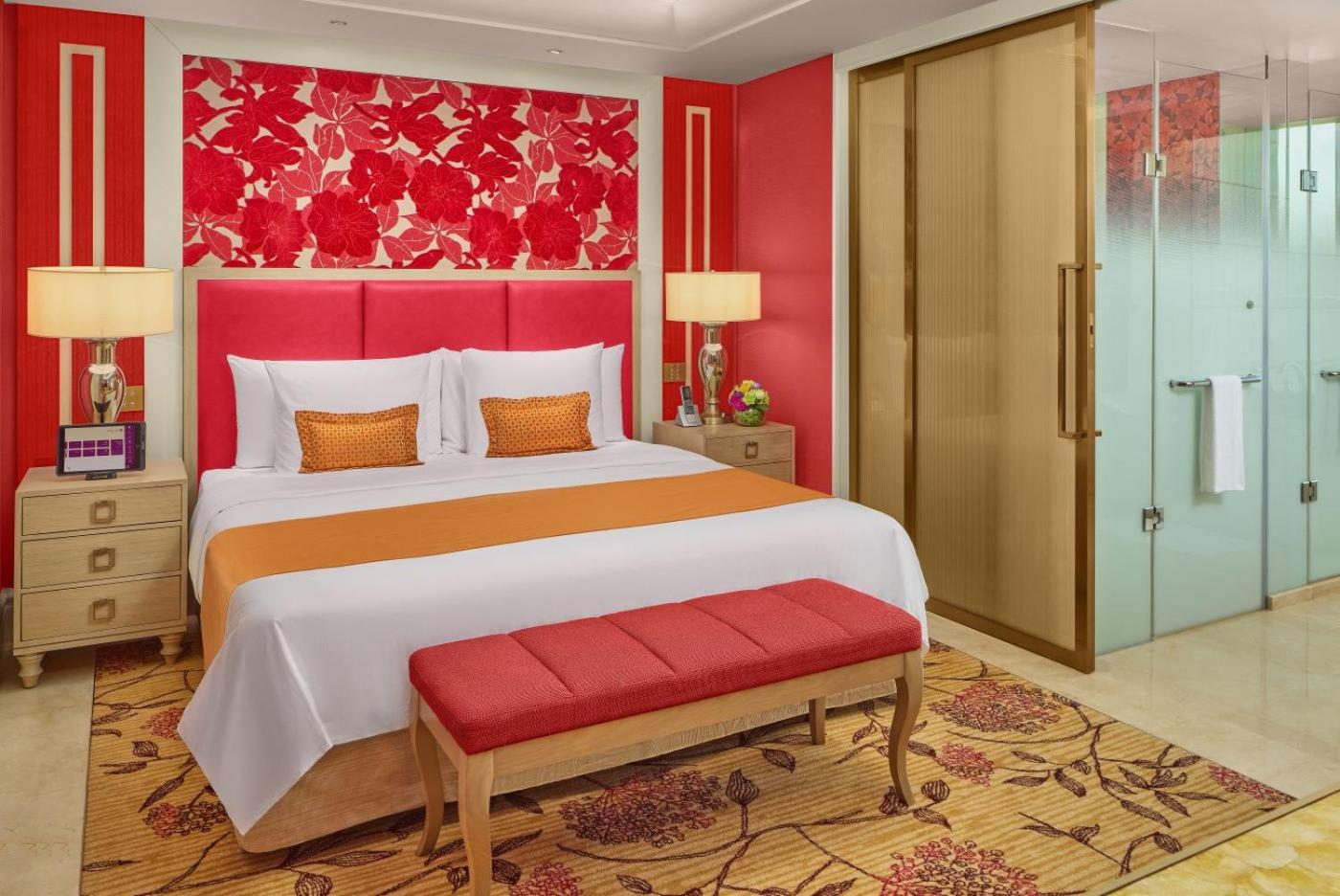  Executive Suite King with Executive Lounge Access