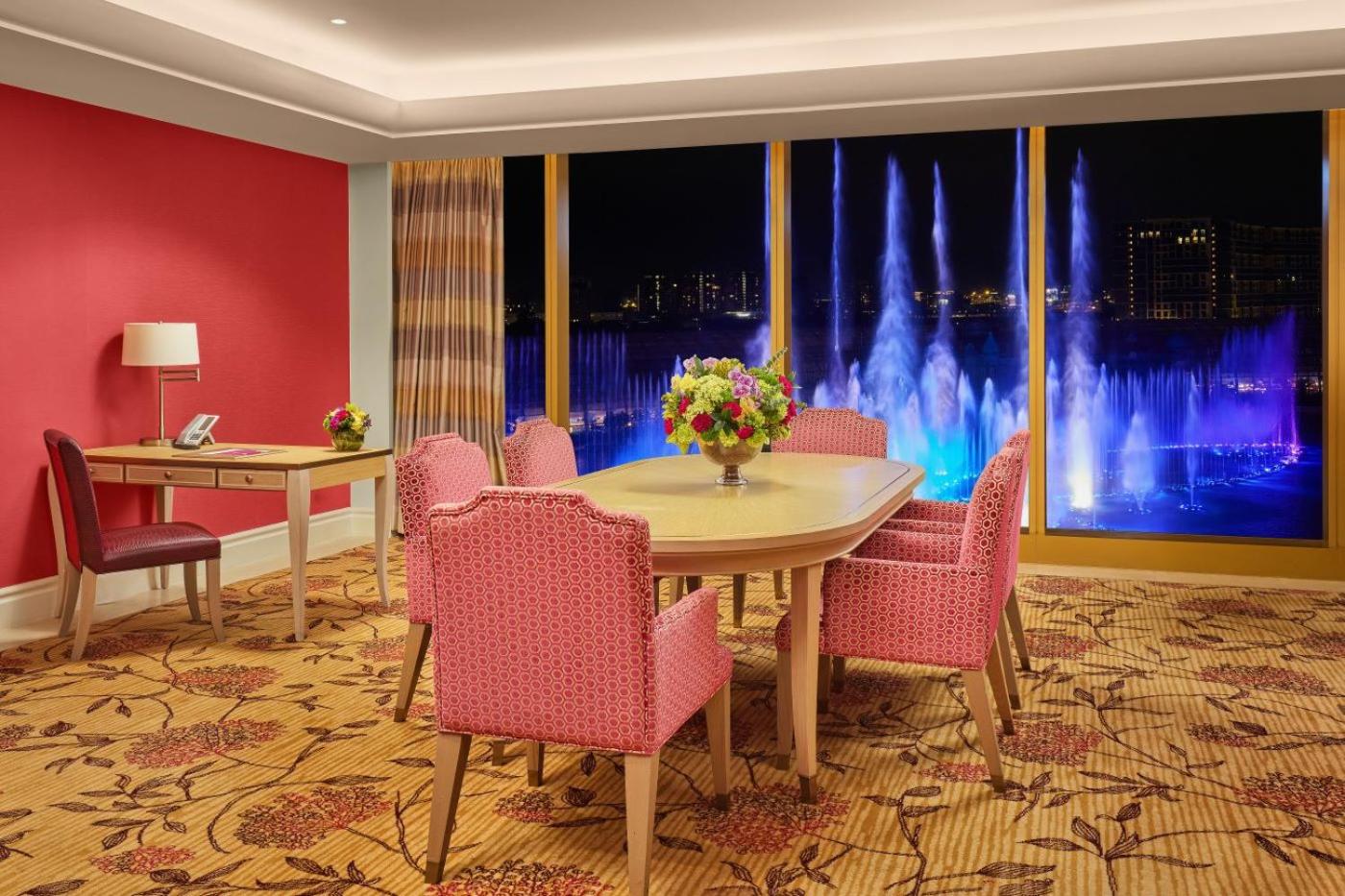  Executive Suite King with Executive Lounge Access