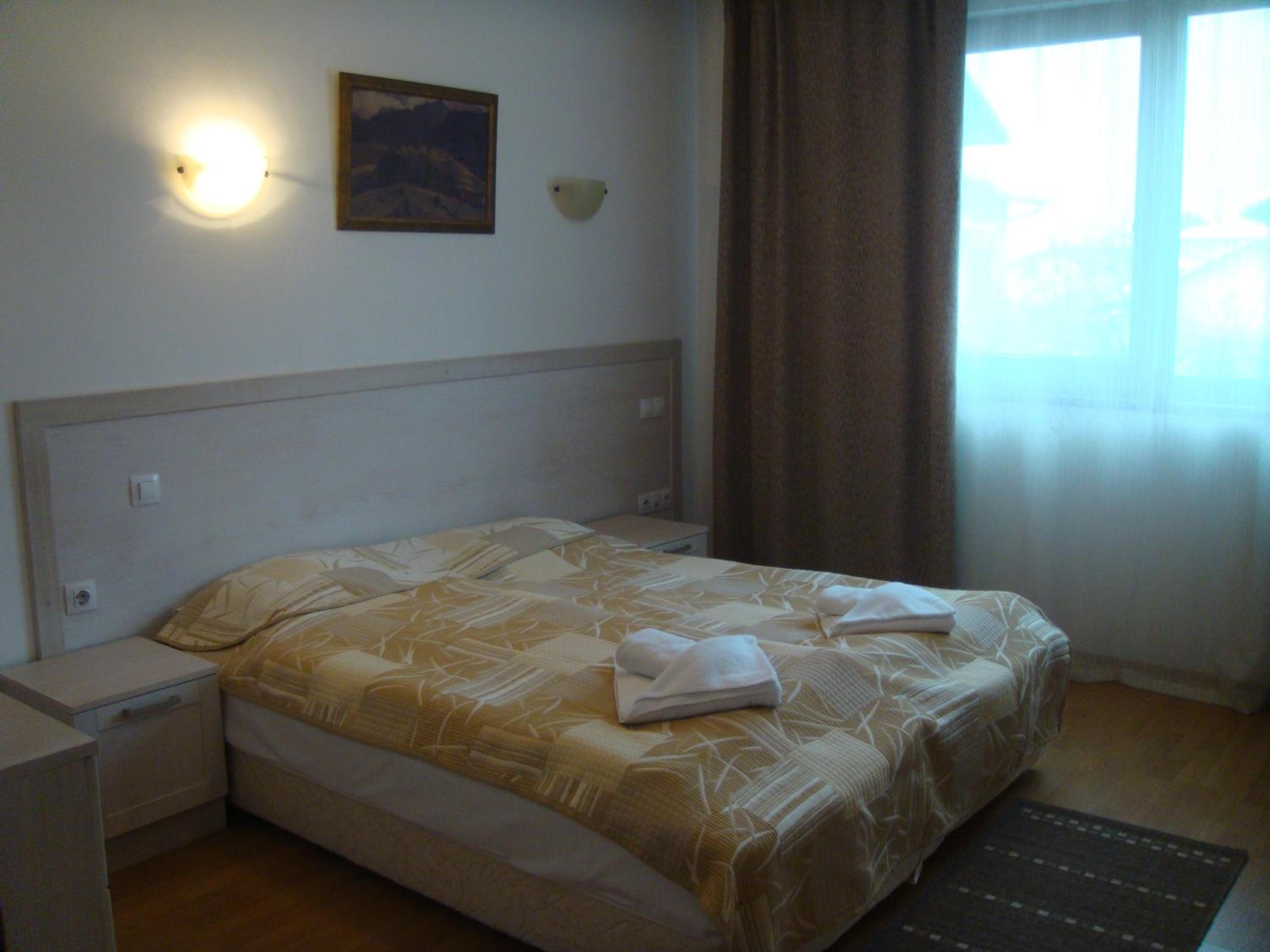 One-Bedroom Apartment with Balcony - Free Spa Access