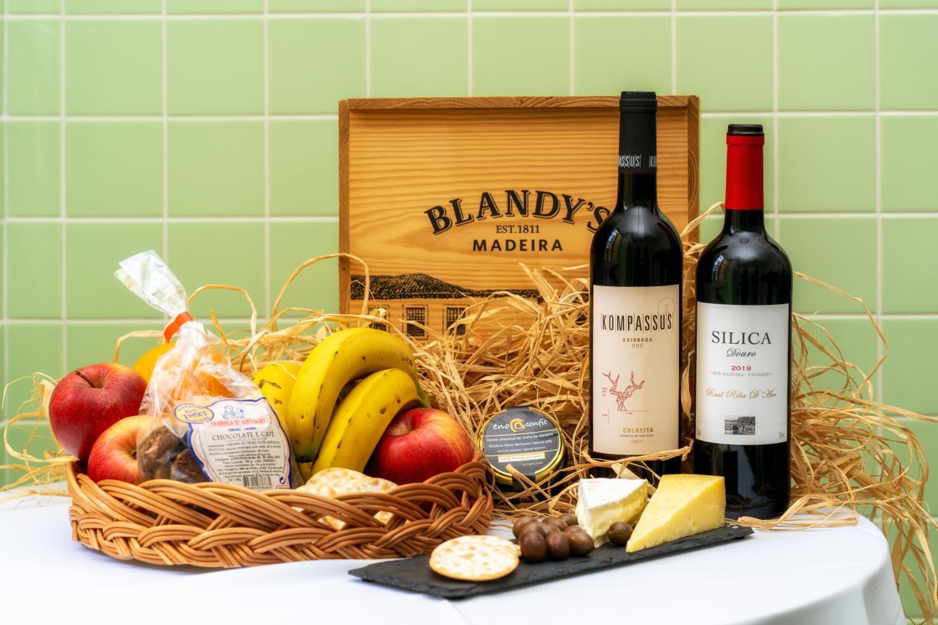 One-Bedroom Apartment (4 Adults)