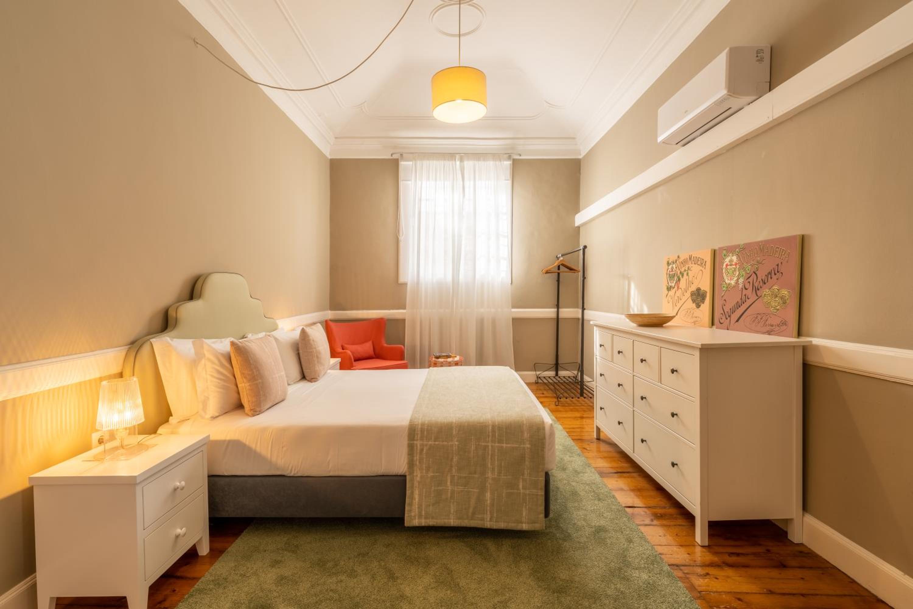 One-Bedroom Apartment (4 Adults)