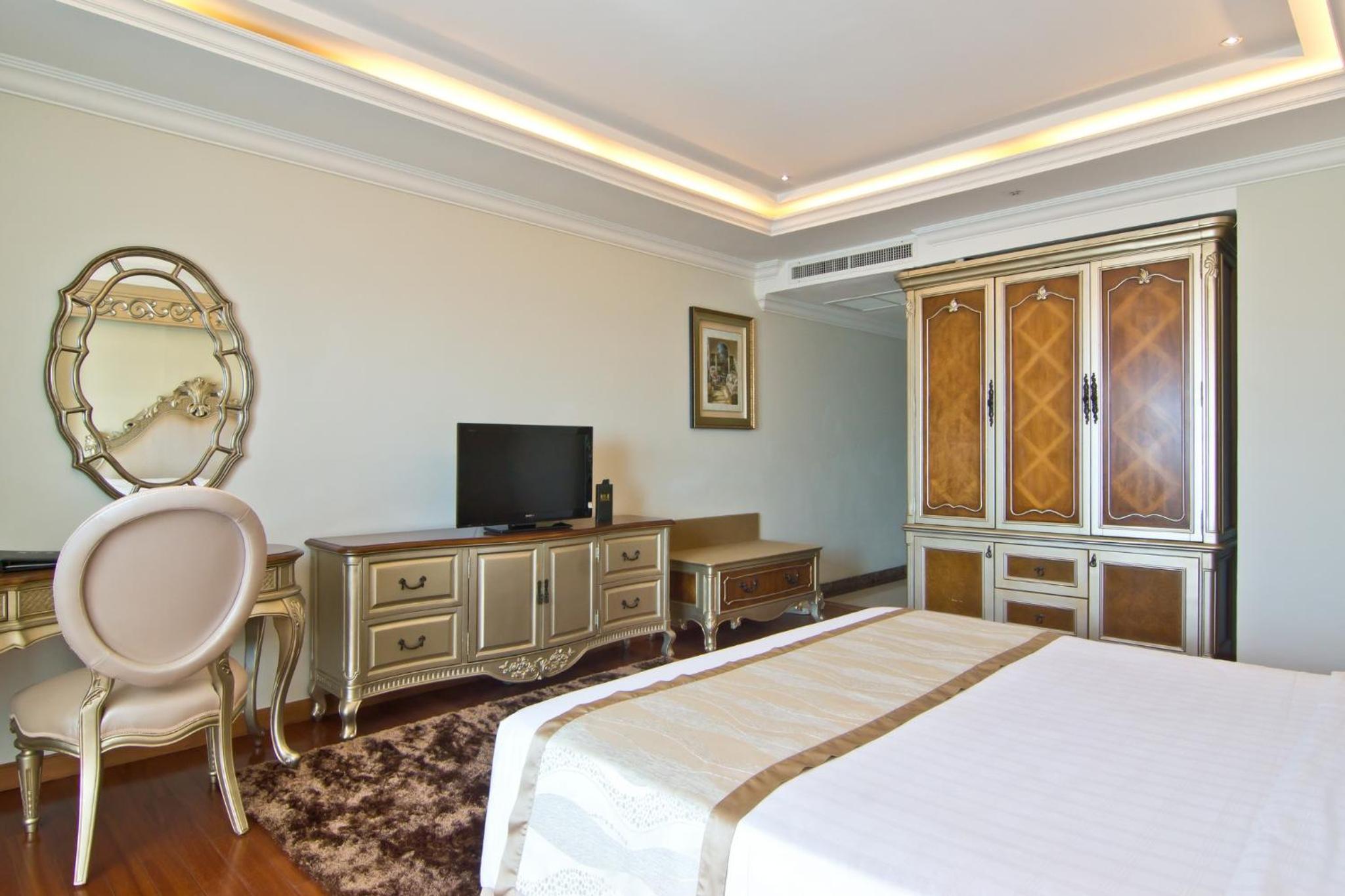 Deluxe Room with Pool View